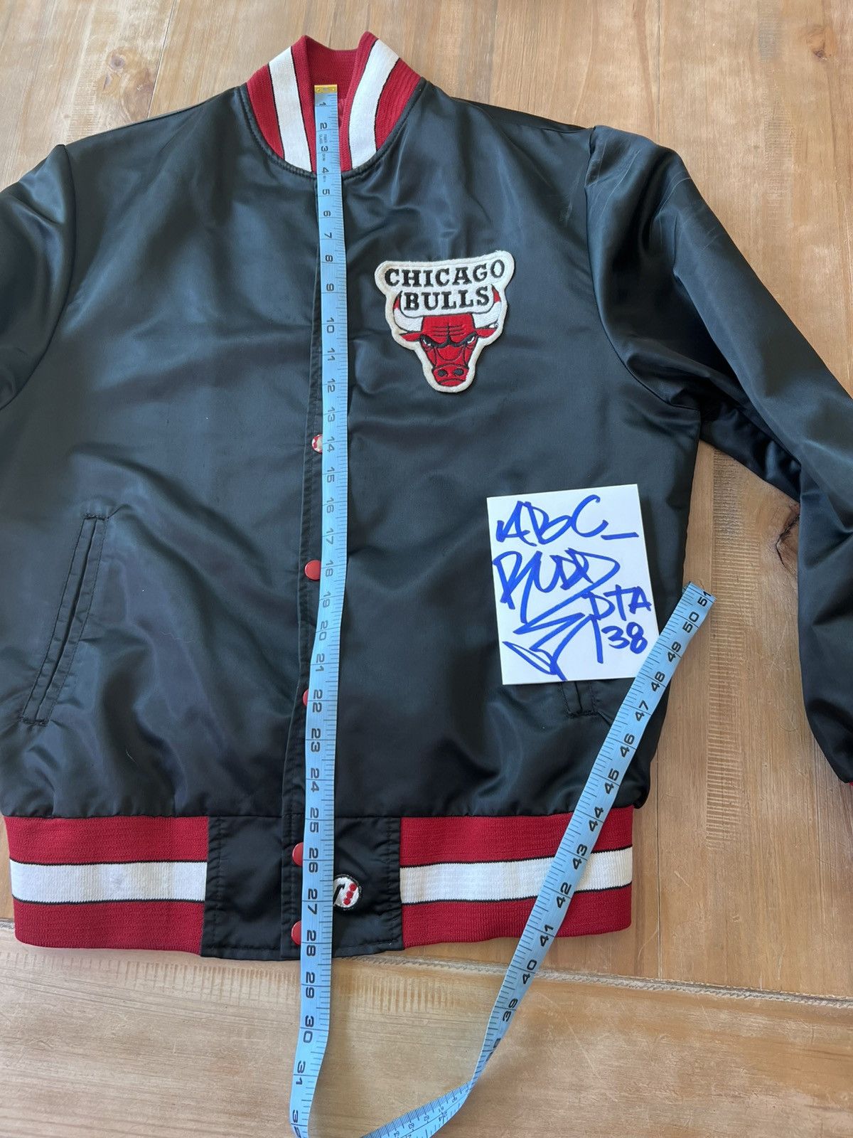 NBA Vintage 80’s/90’s Satin Bulls Jacket M Size US M / EU 48-50 / 2 - 8 Thumbnail