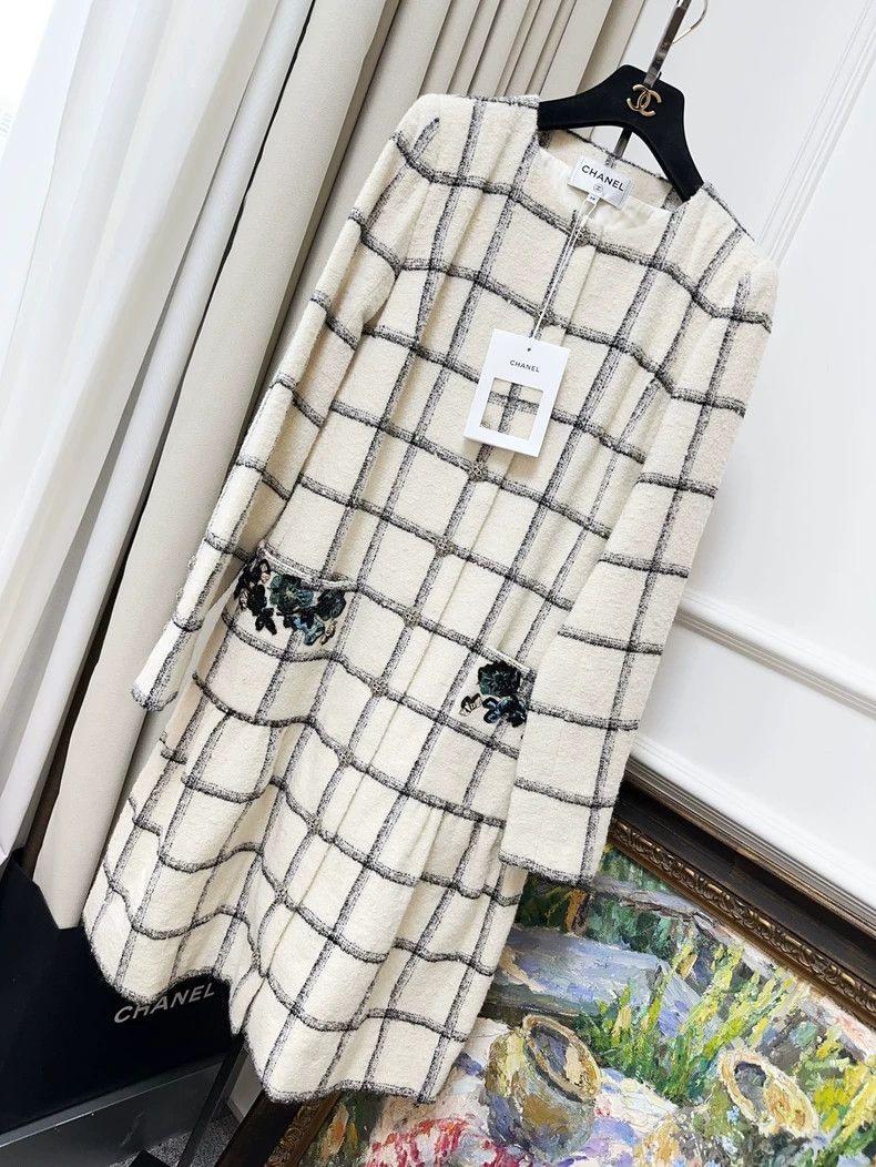Chanel 22K white plaid diamond buckle embroidered dress