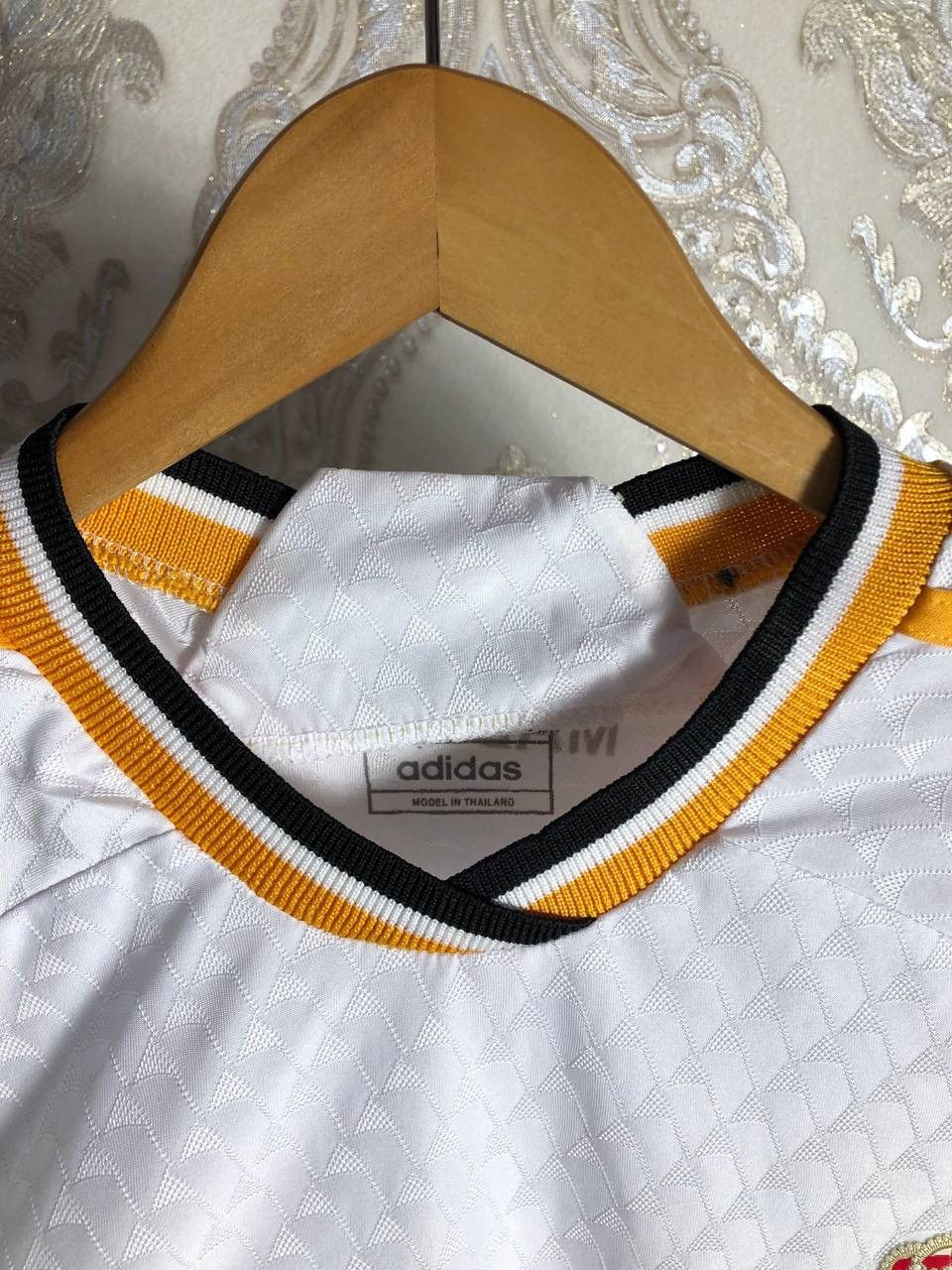 Vintage VINTAGE ADIDAS FC REAL MADRID SPAIN SOCCER JERSEY Y2K 90s Size US M / EU 48-50 / 2 - 4 Thumbnail