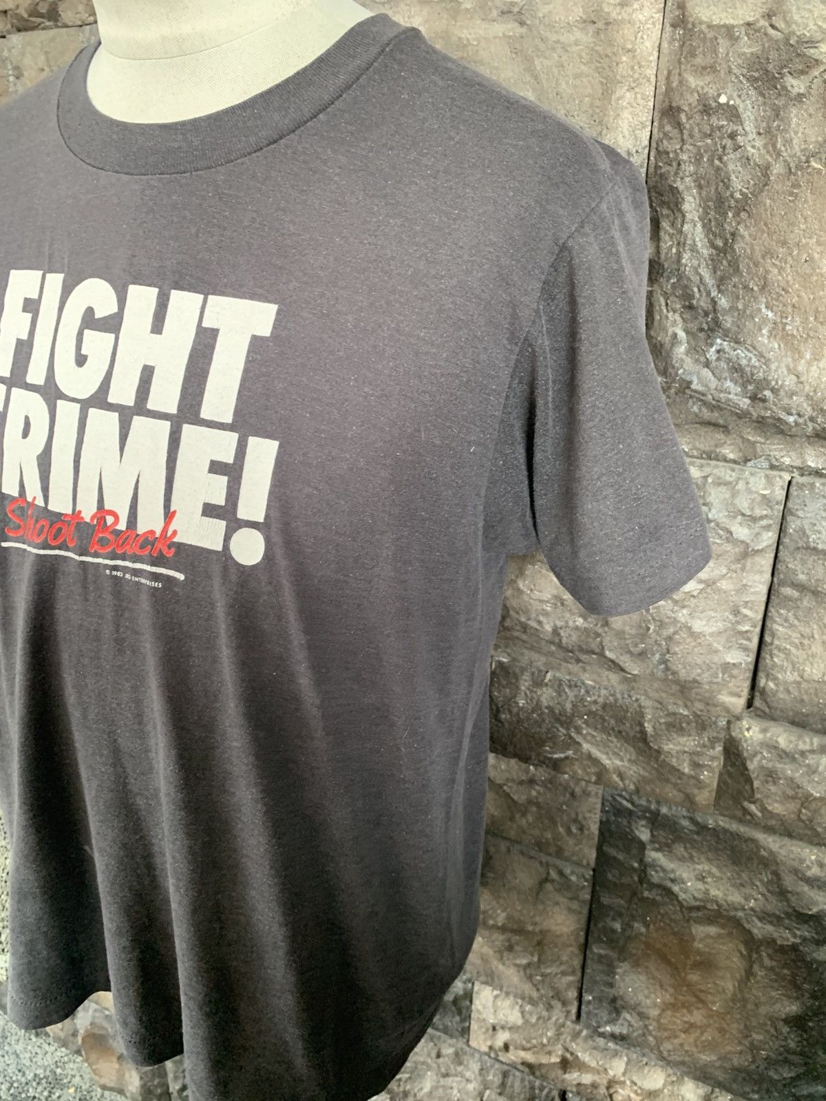 Vintage Vintage 80s Fight Crime Shoot Back Graphics T shirt Size US L / EU 52-54 / 3 - 4 Thumbnail
