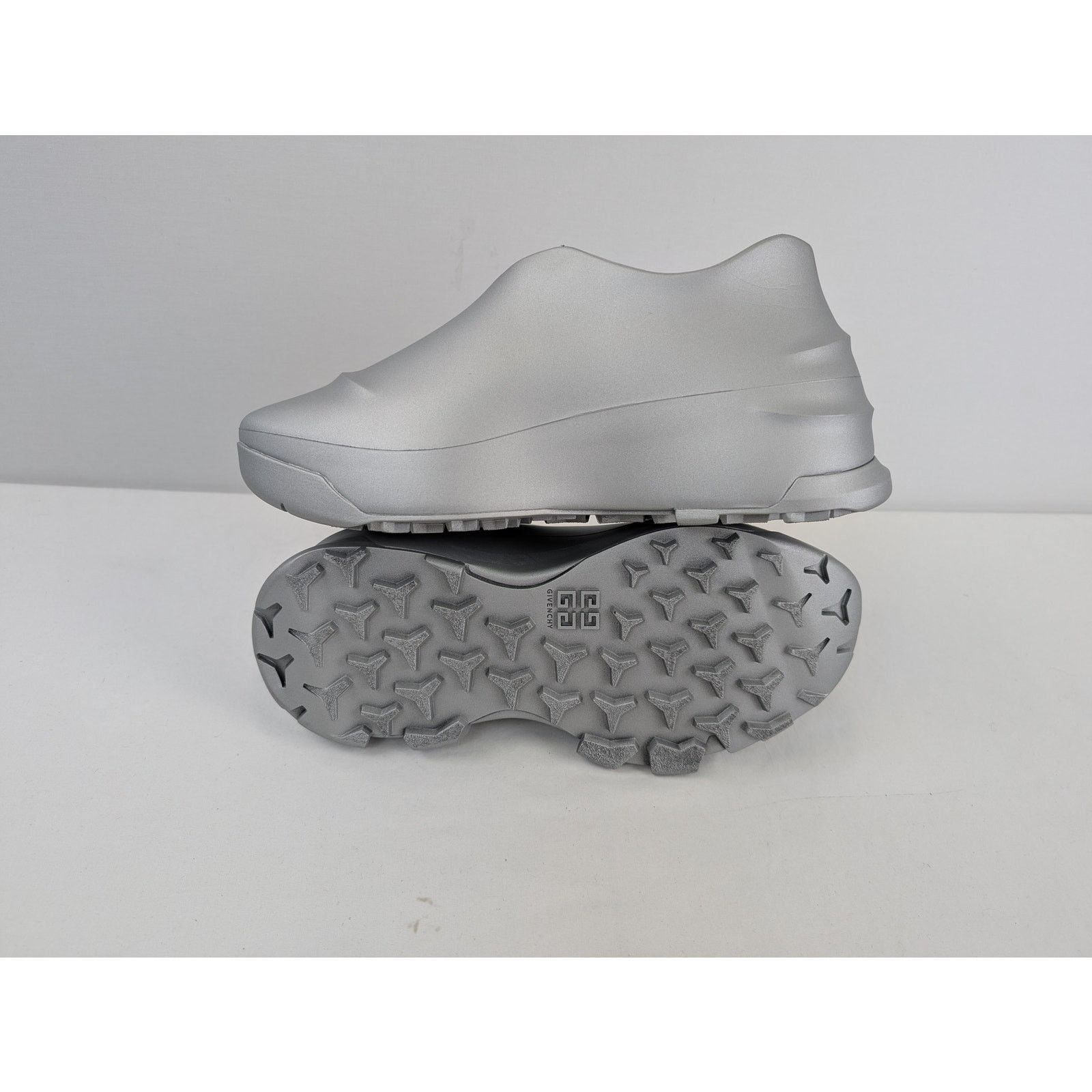 Givenchy o1rshd1 Show Low Shoe Boots in Silvery Size US 8 / EU 41 - 8 Thumbnail