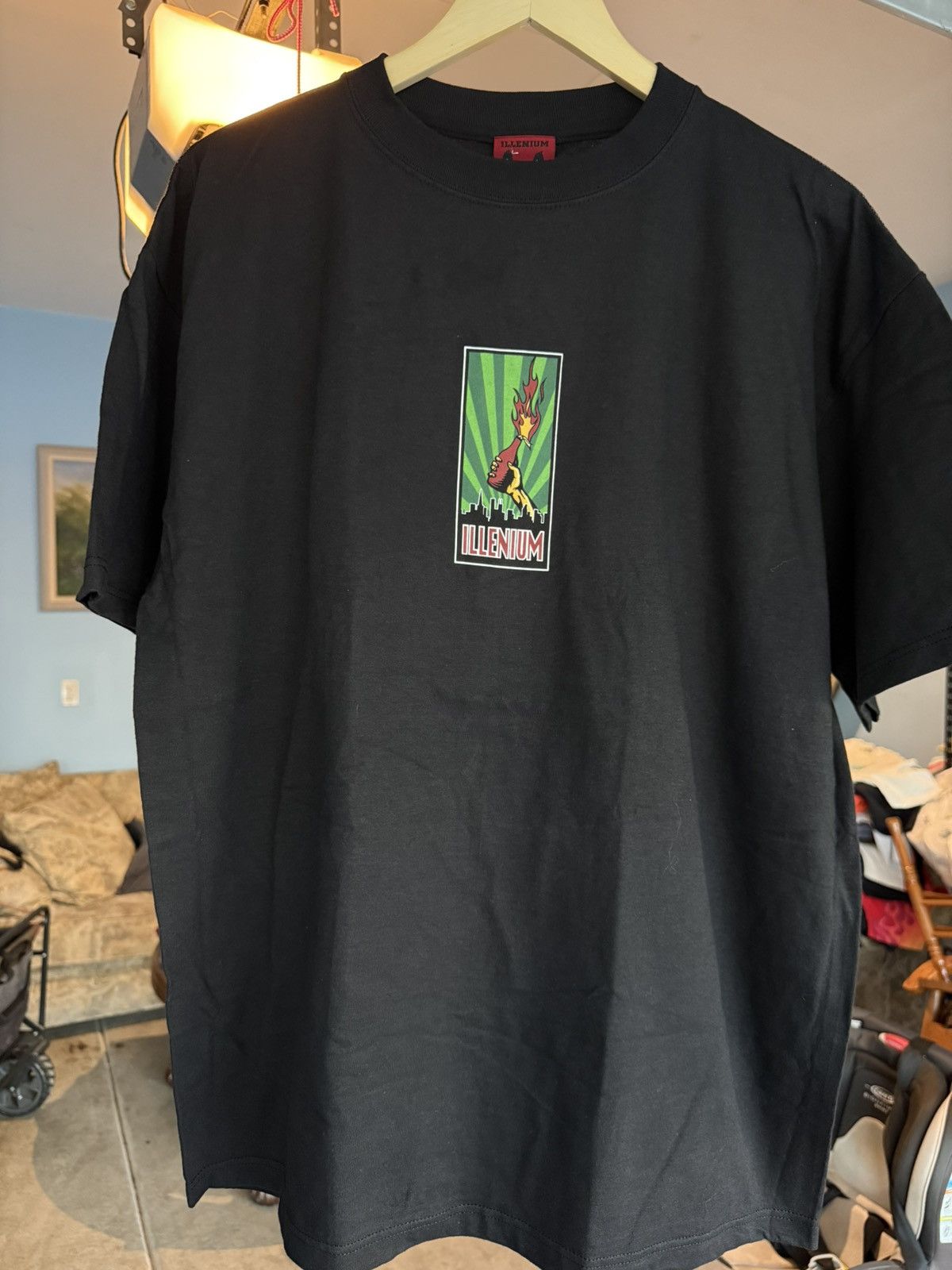 Rare vintage skate Tee Y2K Illenium 90’s