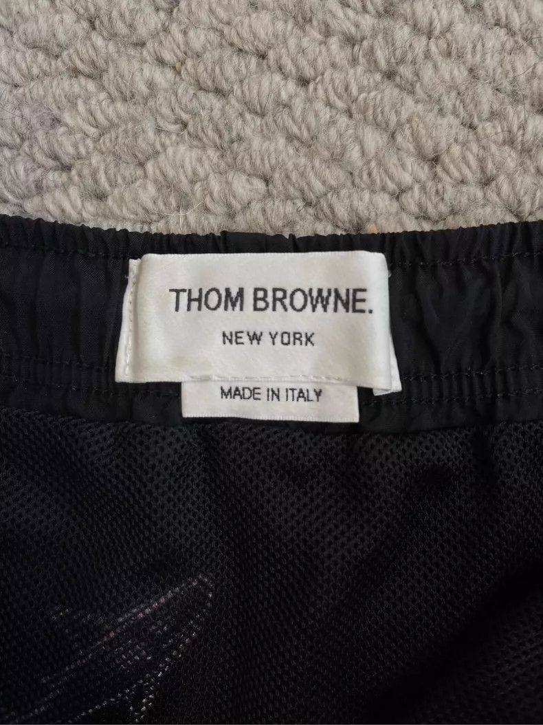 Thom Browne Thom Browne size5 Black embroidered color shark shorts Size US 29 - 3 Thumbnail
