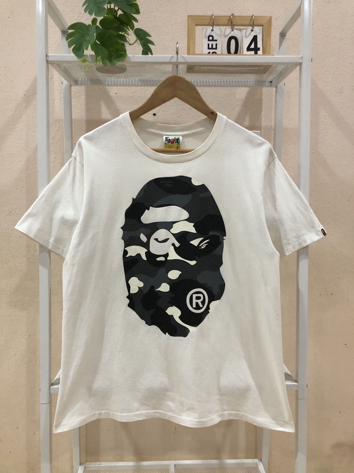 Bape BAPE Big Head Glow In The Dark Tee Size US M / EU 48-50 / 2 - 1 Thumbnail