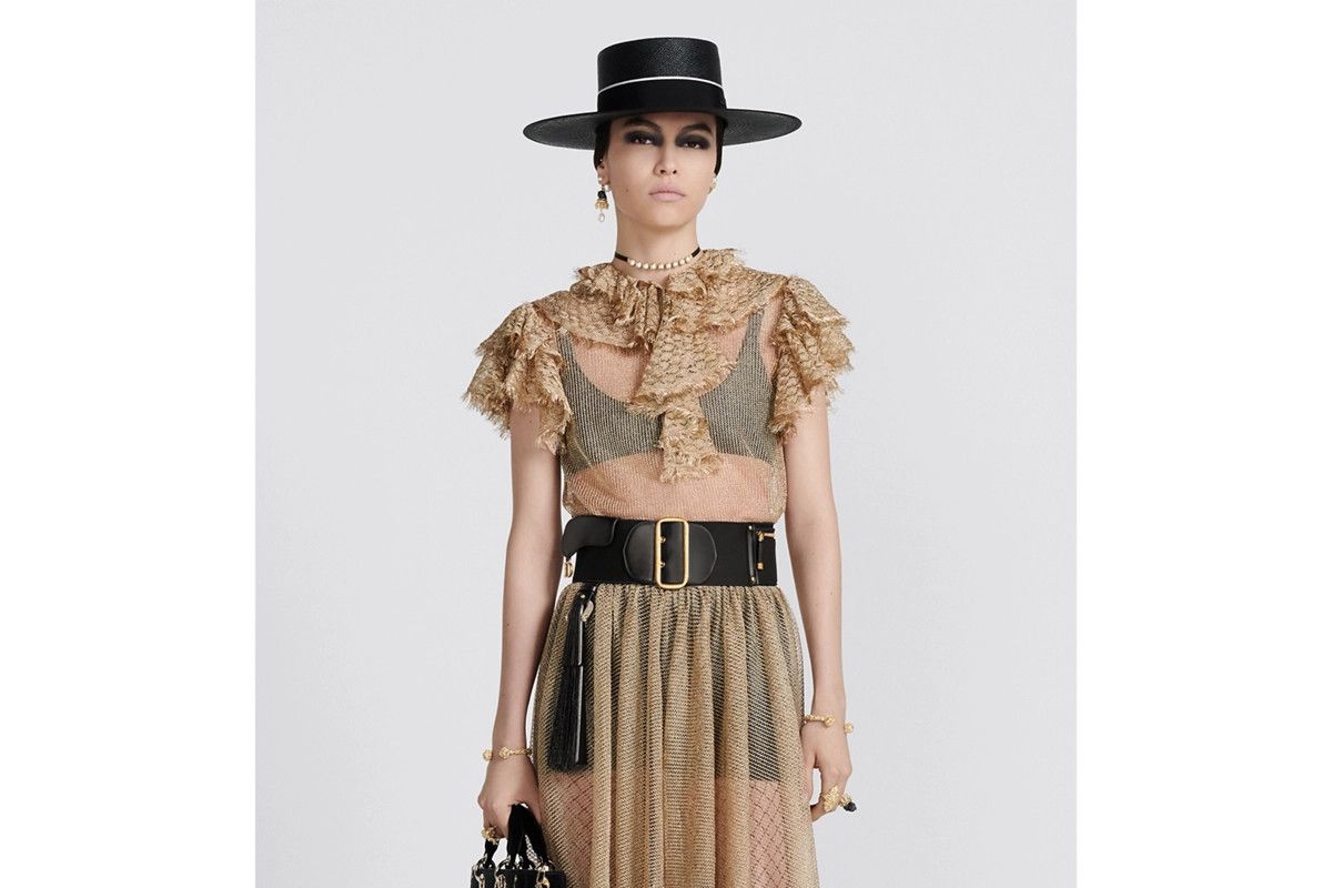 o1bcso1str0225 Frilled Top in Golden