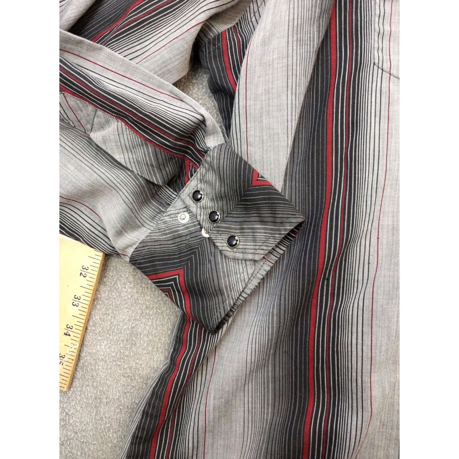Wrangler VINTAGE Wrangler Shirt Mens 2XL Gray Black Red Striped Western Snap Button Flap Pockets Size US XXL / EU 58 / 5 - 2 Thumbnail