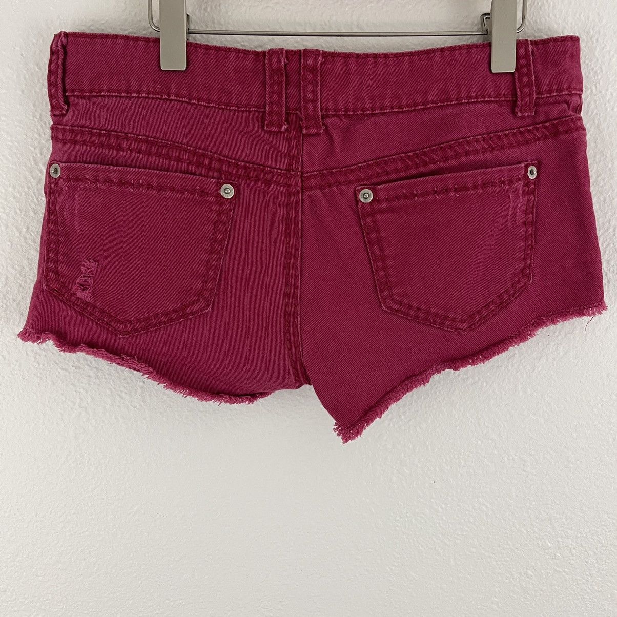 Other WET SEAL Vintage Y2K Pink Low Rise Distressed Denim Shorts Size 26" / US 2 / IT 38 - 4 Thumbnail