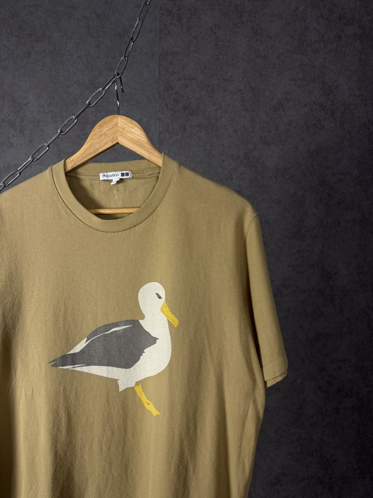 JW Anderson × Uniqlo JW Anderson x Uniqlo designer center logo tee Size US M / EU 48-50 / 2 - 2 Thumbnail