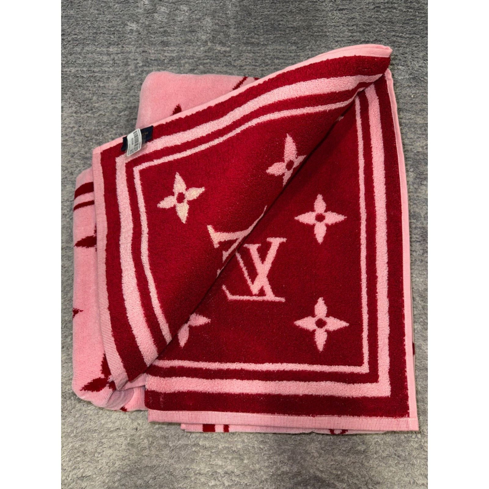 Louis Vuitton Louis Vuitton Drap Bain Pink Red Escale Bath Beach Towel Size ONE SIZE - 6 Thumbnail