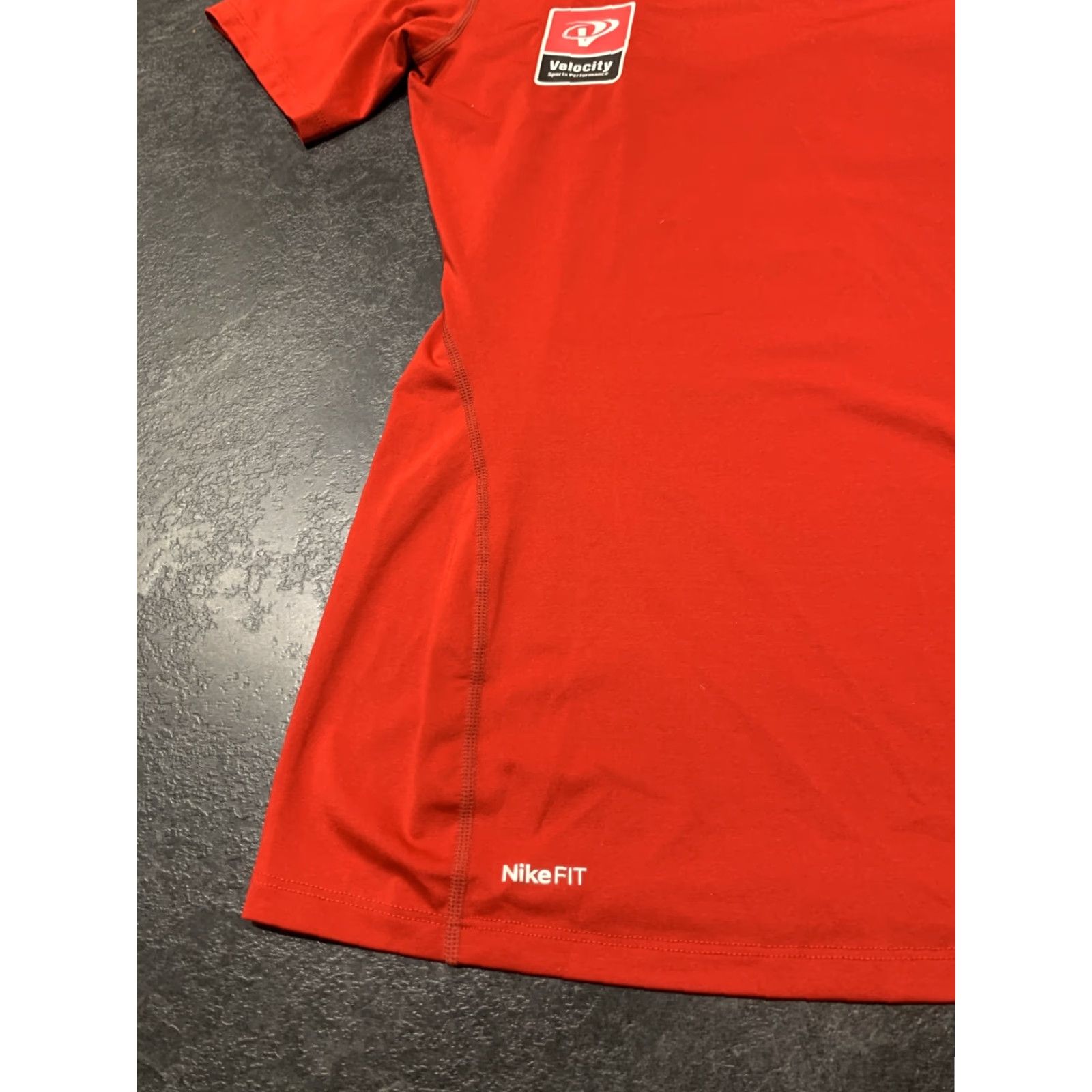 Nike Nike Women’s T-Shirt Medium Red Sports Performance Graphic Tee Active 360 Velocity Size M / US 6-8 / IT 42-44 - 5 Thumbnail