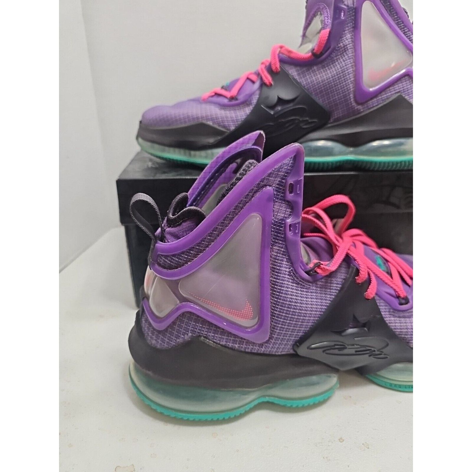 Nike Nike LeBron XIX Wild Berry/Hyper Pink Men's SIZE 10.5 W/ BOX Size US 10.5 / EU 43-44 - 2 Thumbnail