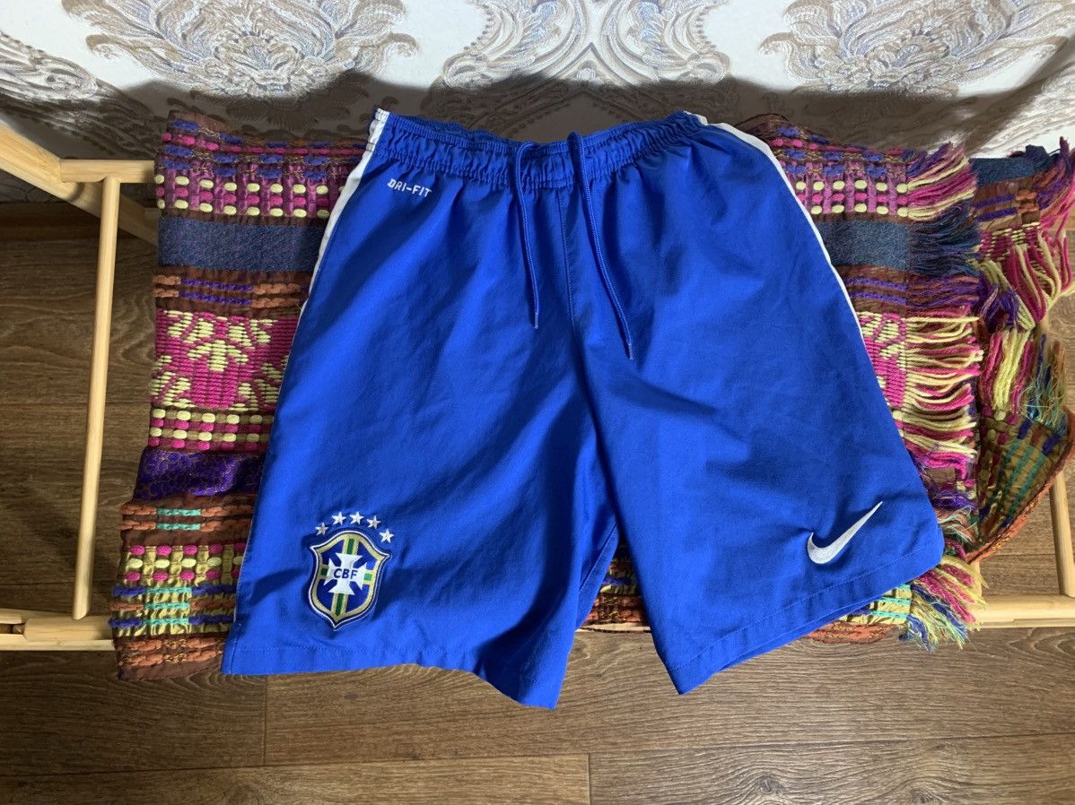 Nike VINTAGE NIKE BRAZIL RETRO SOCCER JERSEY SHIRTS BLOKE Y2K 90s Size US S / EU 44-46 / 1 - 2 Thumbnail