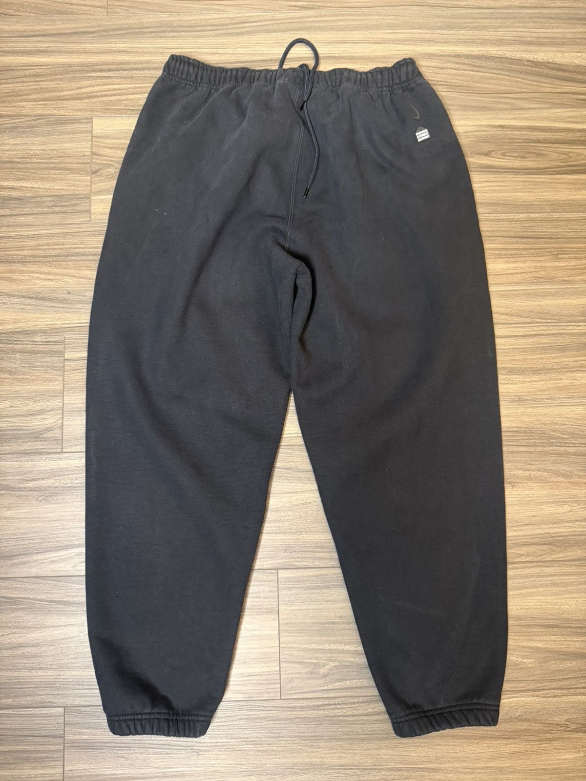 Dover Street Market × Nike Nike x DSM fleece sweatpants Size US 34 / EU 50 - 2 Thumbnail
