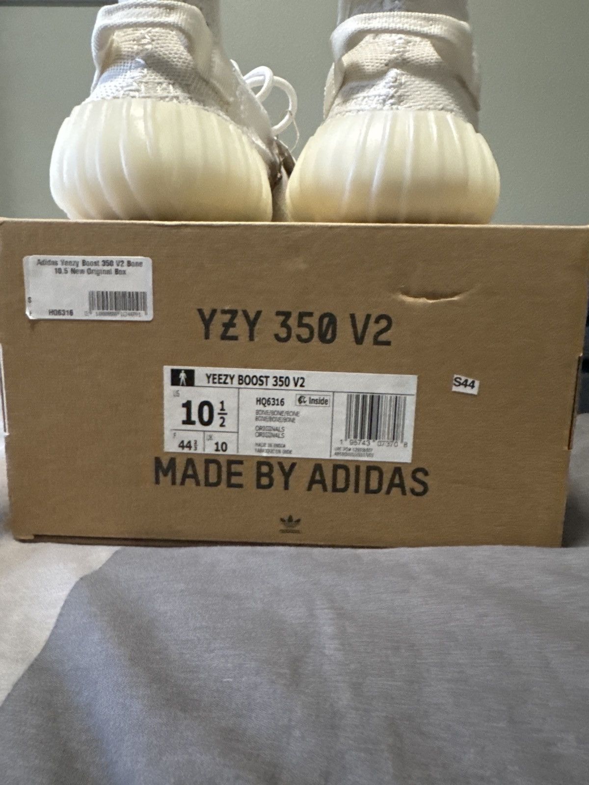 Yeezy Yeezy 350 V2 Bone Size US 10.5 / EU 43-44 - 7 Thumbnail