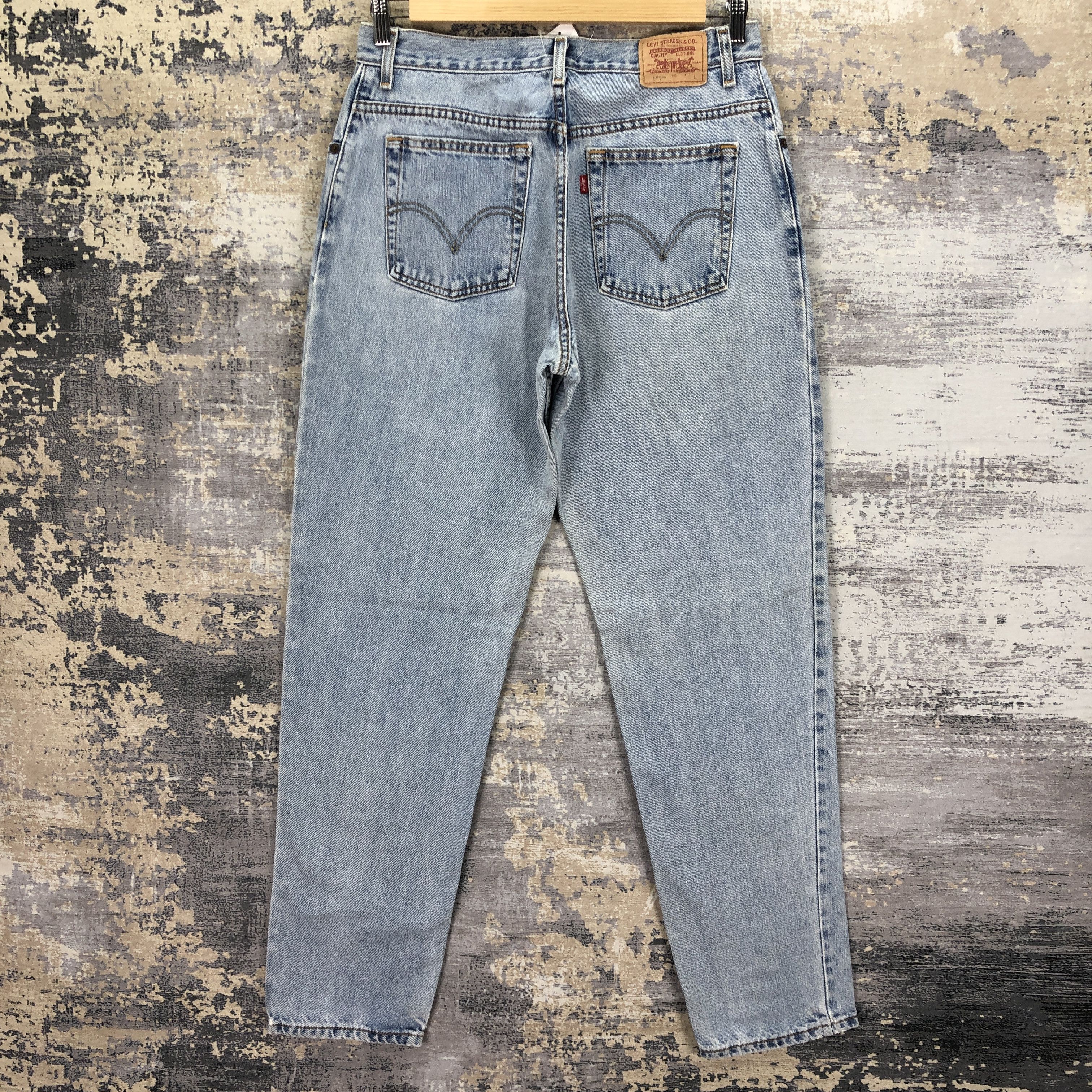 Levi's Vintage Levis 550 Light Wash Jeans Levi's Faded Denim Size US 32 / EU 48 - 2 Thumbnail