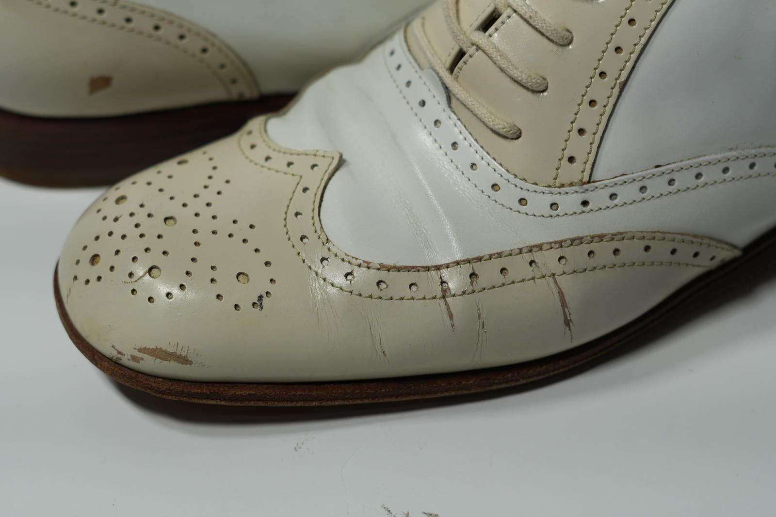 Salvatore Ferragamo Salvatore Ferragamo Shoes Women's 7 White Tan Wingtip Okford Size US 7 / EU 40 - 4 Thumbnail