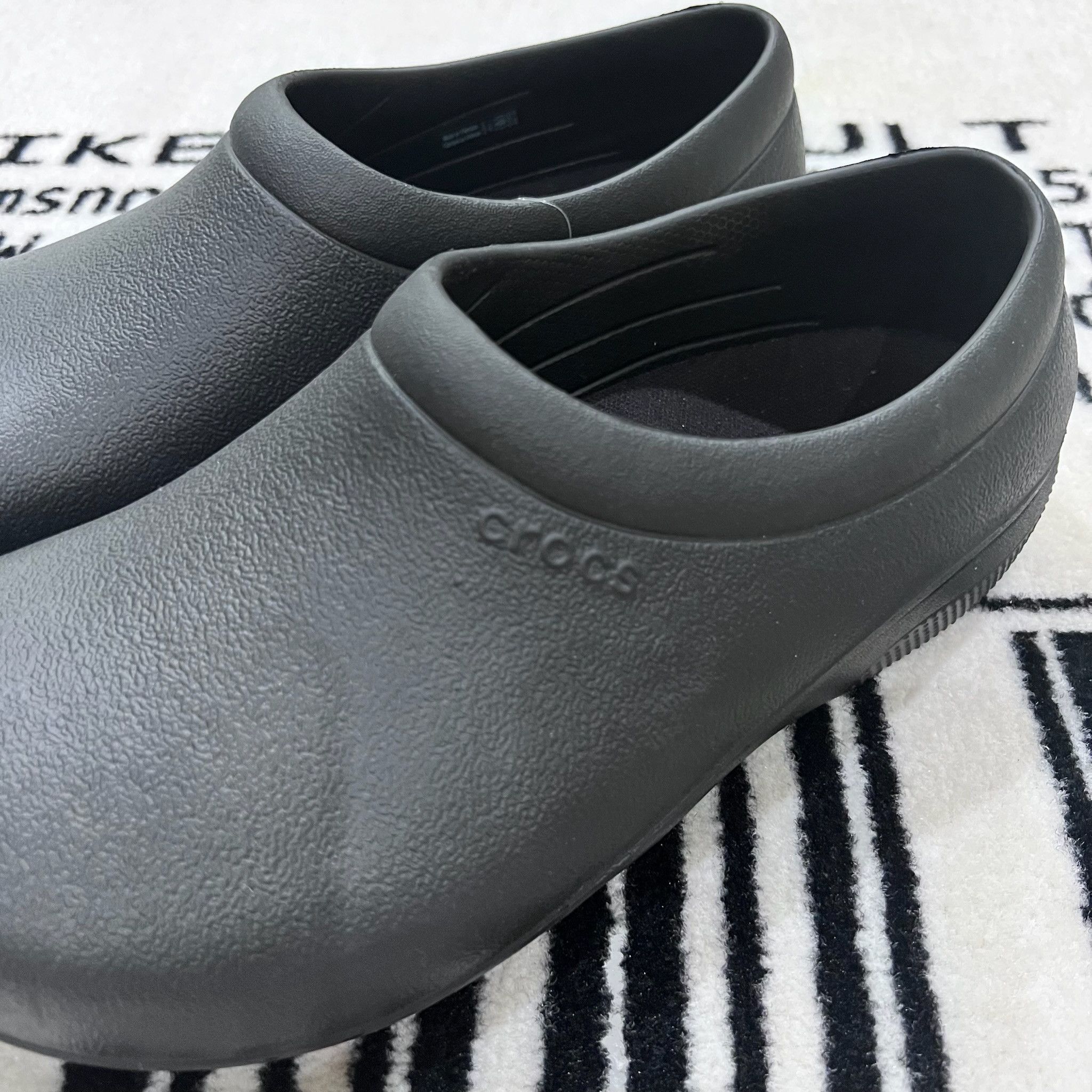 Crocs Crocs On The Clock Work Slip-On Dual Comfort Anti Slip Clog Size US 9 / EU 42 - 4 Thumbnail