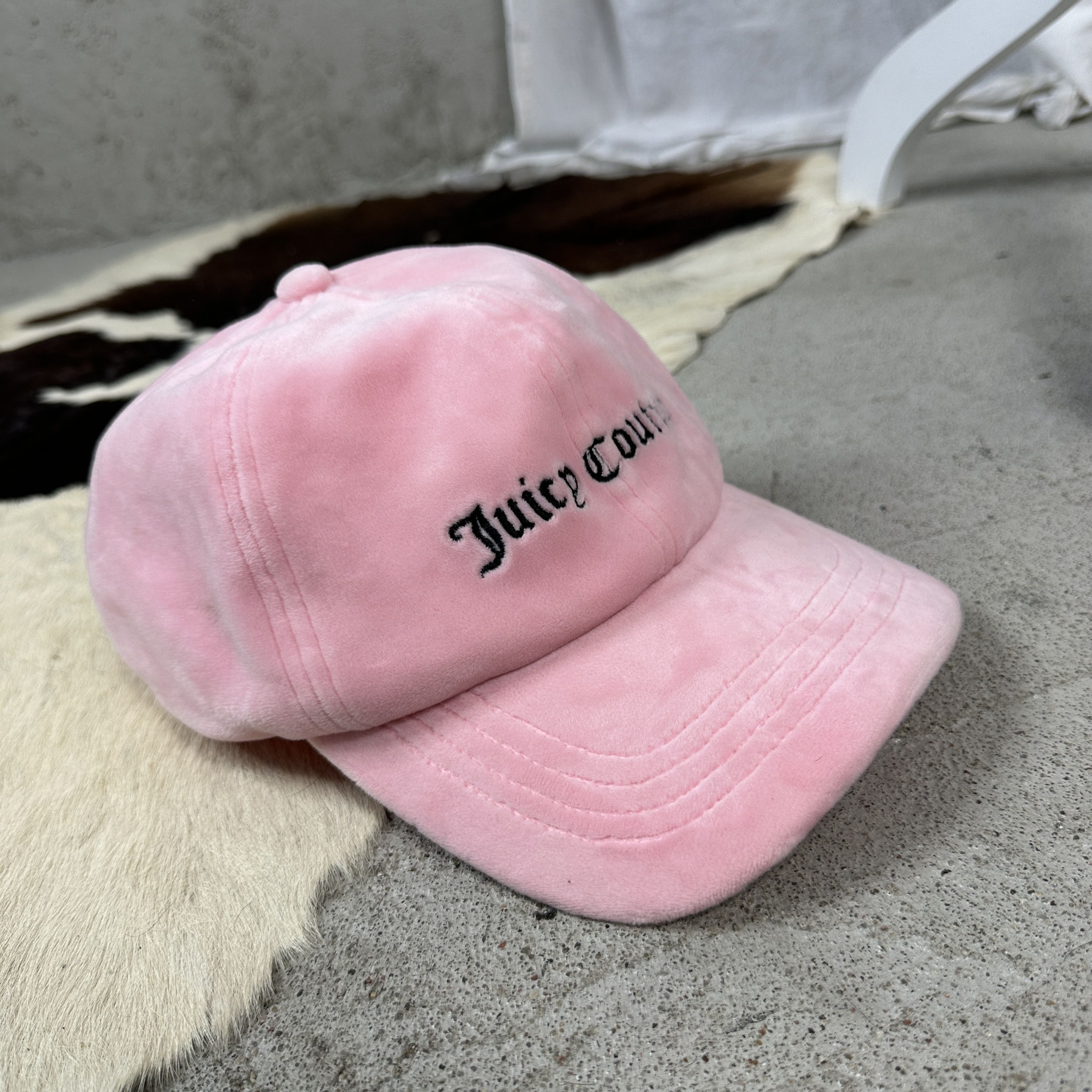 Juicy Couture × Vintage Vintage Y2K Casual Juicy Couture Pink Velvet Cap Size ONE SIZE - 3 Thumbnail