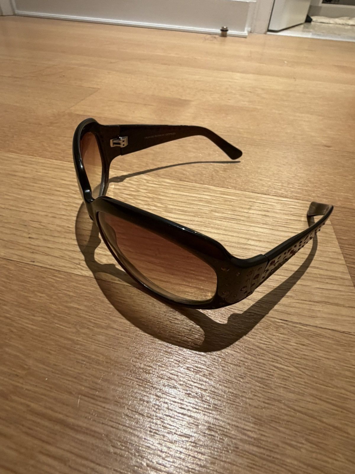 Oliver Peoples Oliver peoples sunglasses Rhinestone Black and orange lens Size ONE SIZE - 4 Thumbnail