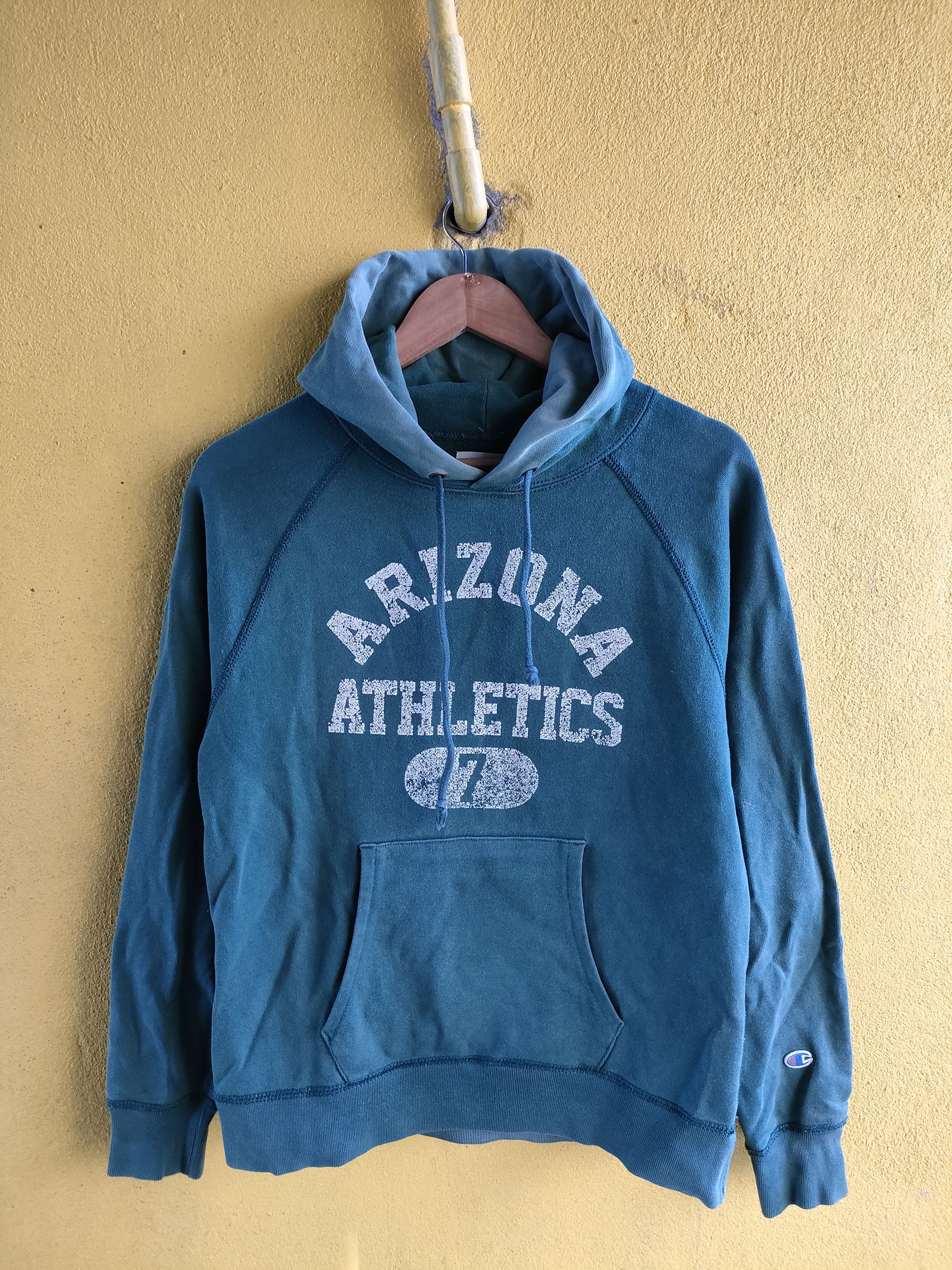 Champion × Vintage Vintage Distressed Champion Hoodie Size US M / EU 48-50 / 2 - 11 Thumbnail