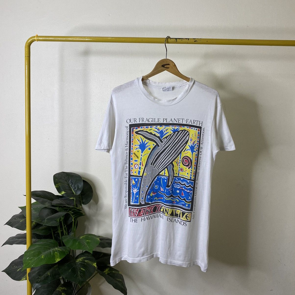 Vintage Vintage 90s Hawaiian Island Pop Art Keith Haring Style Tee Size US M / EU 48-50 / 2 - 1 Thumbnail