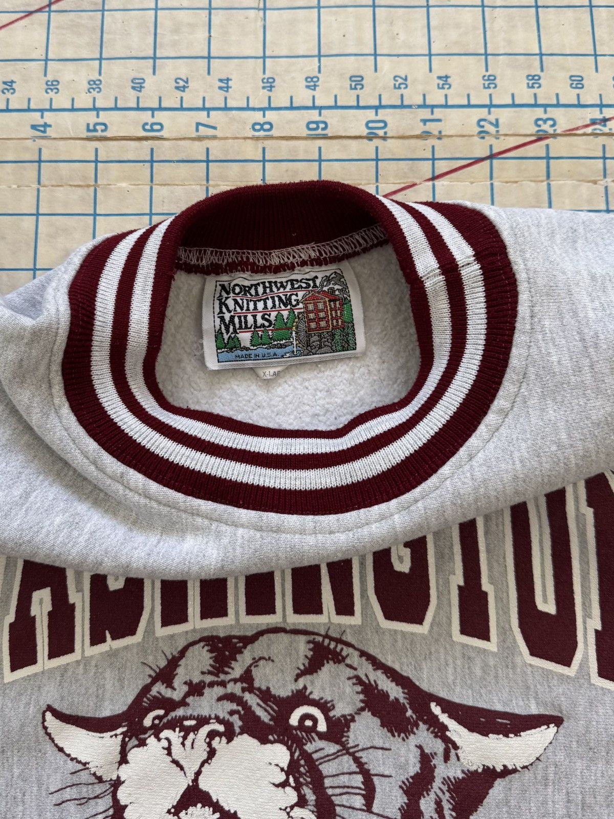 NCAA Vintage Washington Cougars Reverse Weave Style Ringer Crew Size US XL / EU 56 / 4 - 7 Thumbnail