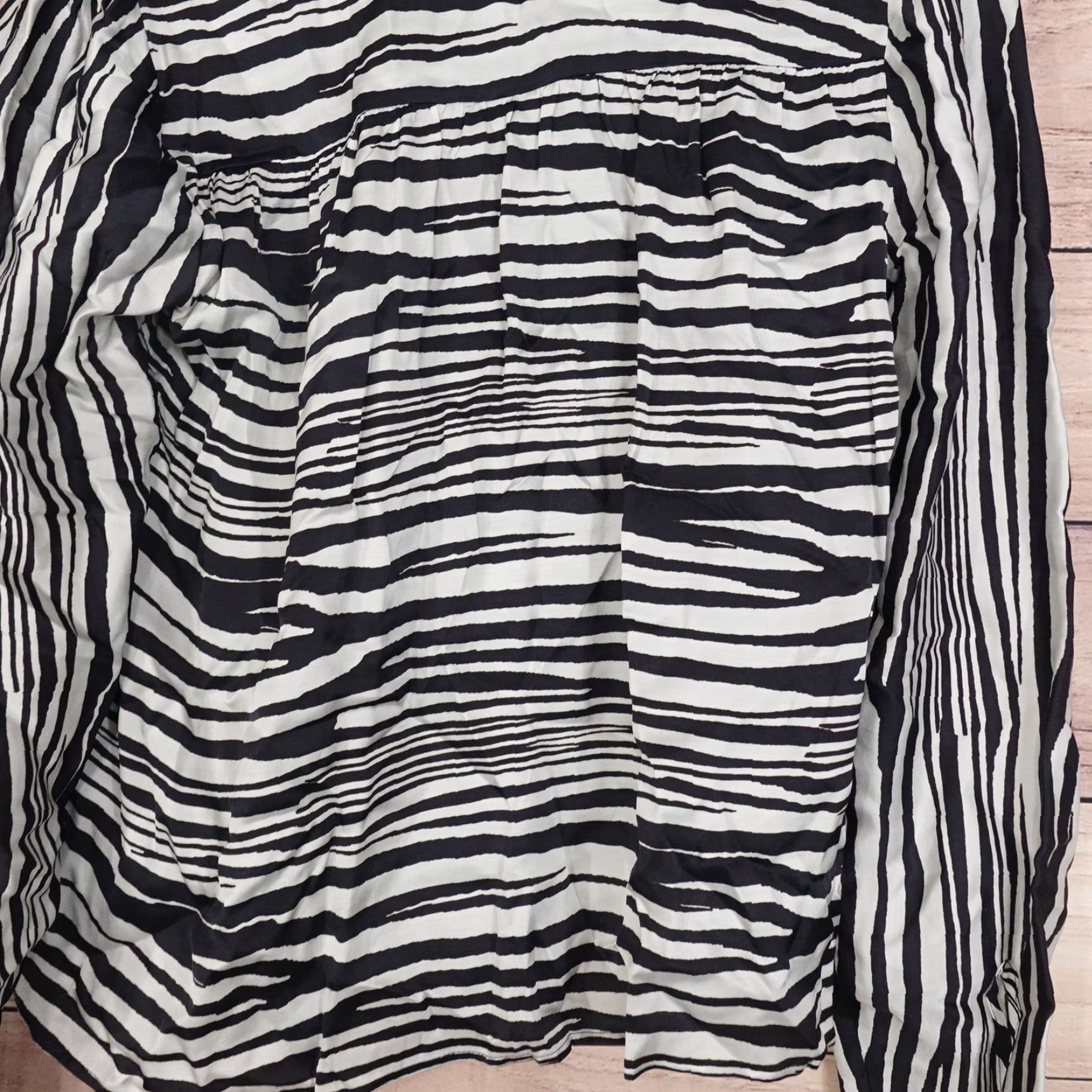 Banana Republic Banana Republic Blouse Womens Small Black White Zebra Stripe Long Sleeve Top Mens is incorrect it should be Womens Size S / US 4 / IT 40 - 6 Thumbnail