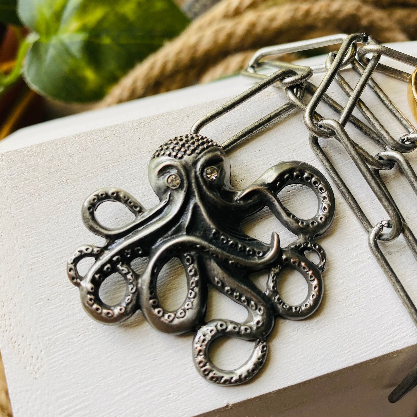 The Unbranded Brand Octopus Paperclip Chain Necklace Rhinestone Clasp Size ONE SIZE - 5 Thumbnail