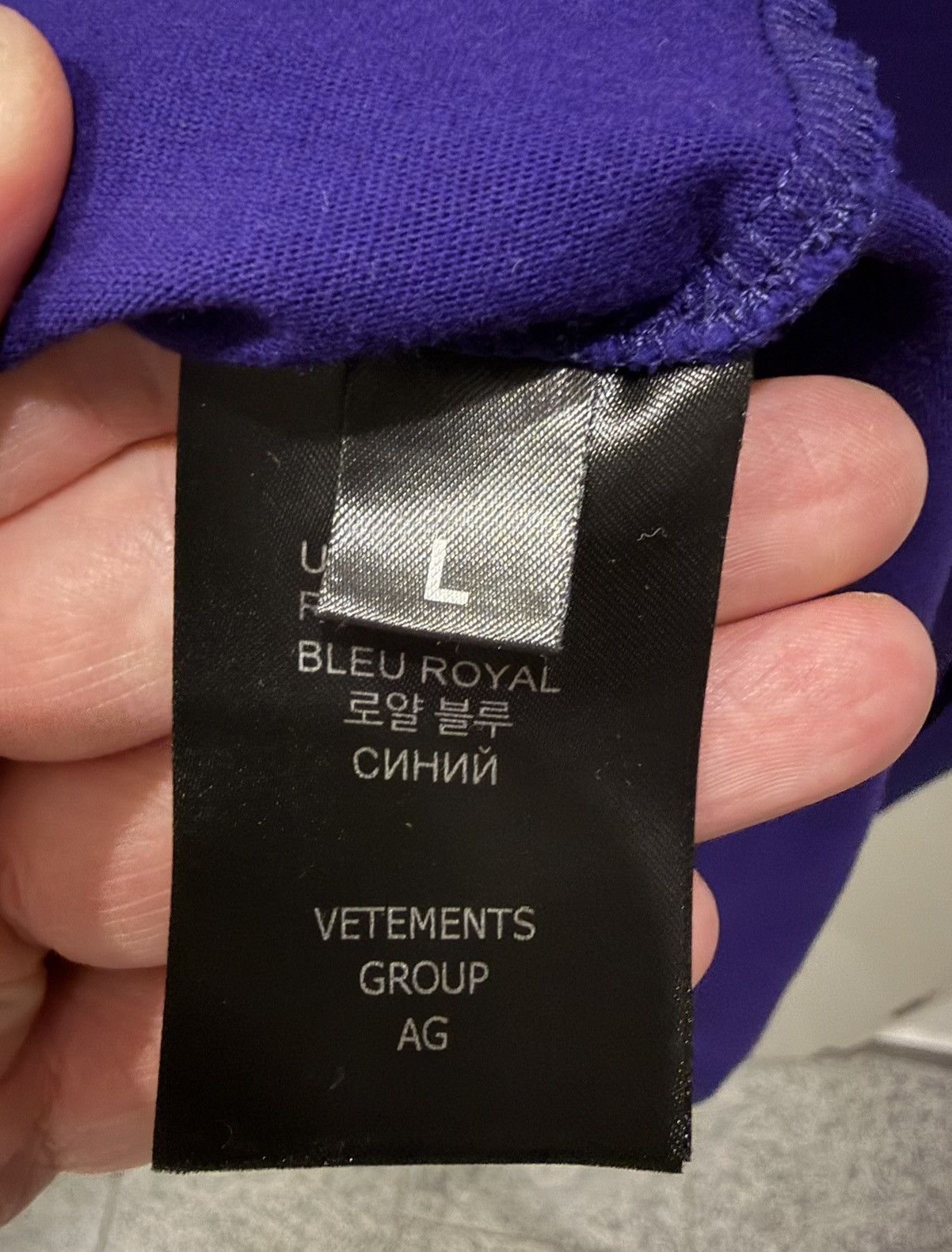 Vetements Vetements - Pyramid Logo Shirt Size US L / EU 52-54 / 3 - 6 Thumbnail