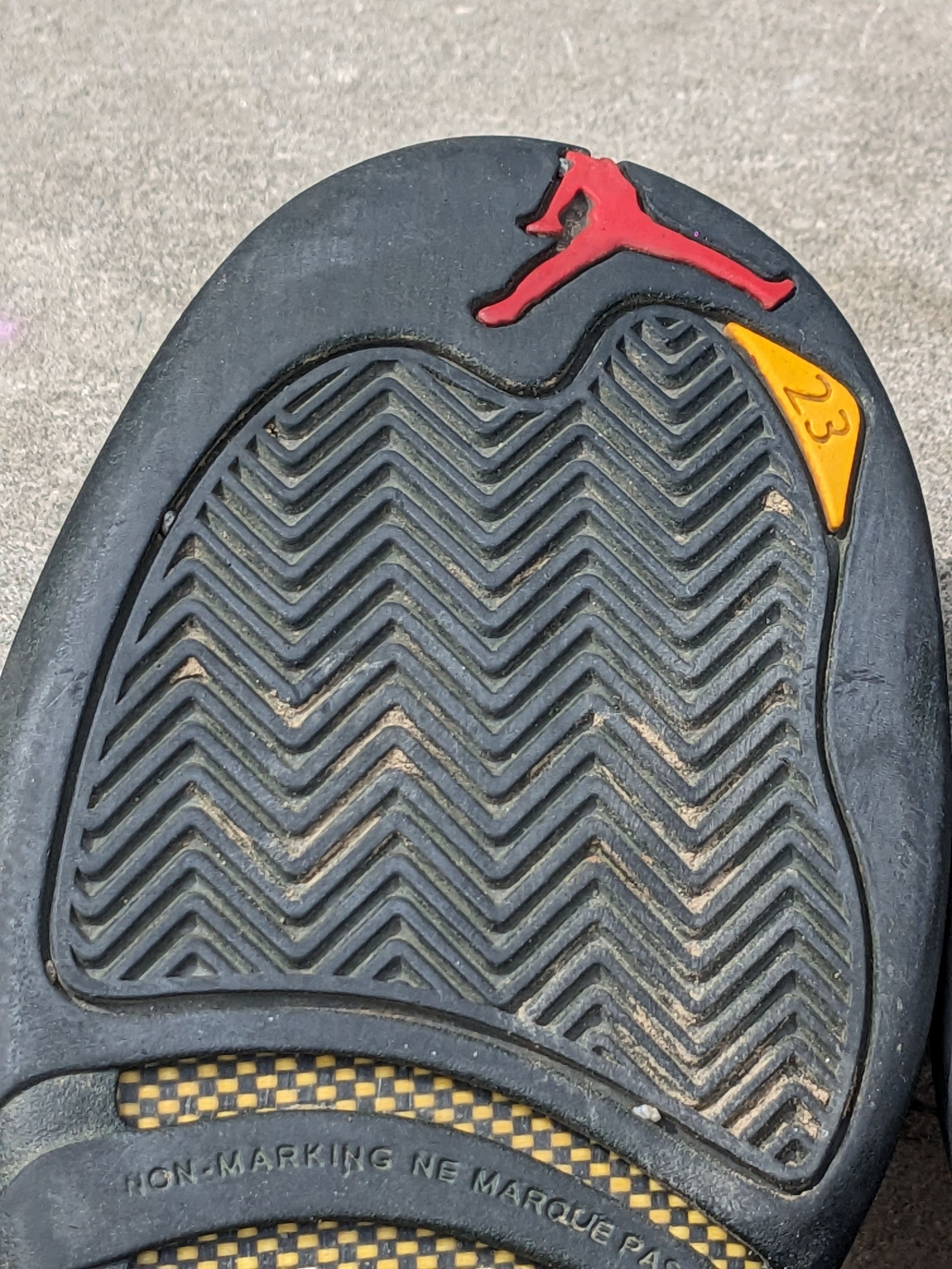 Jordan Brand × Nike Nike Air Jordan Retro 12 Taxi 2013 153265-125 Size 6Y Size US 6 / EU 39 - 13 Thumbnail
