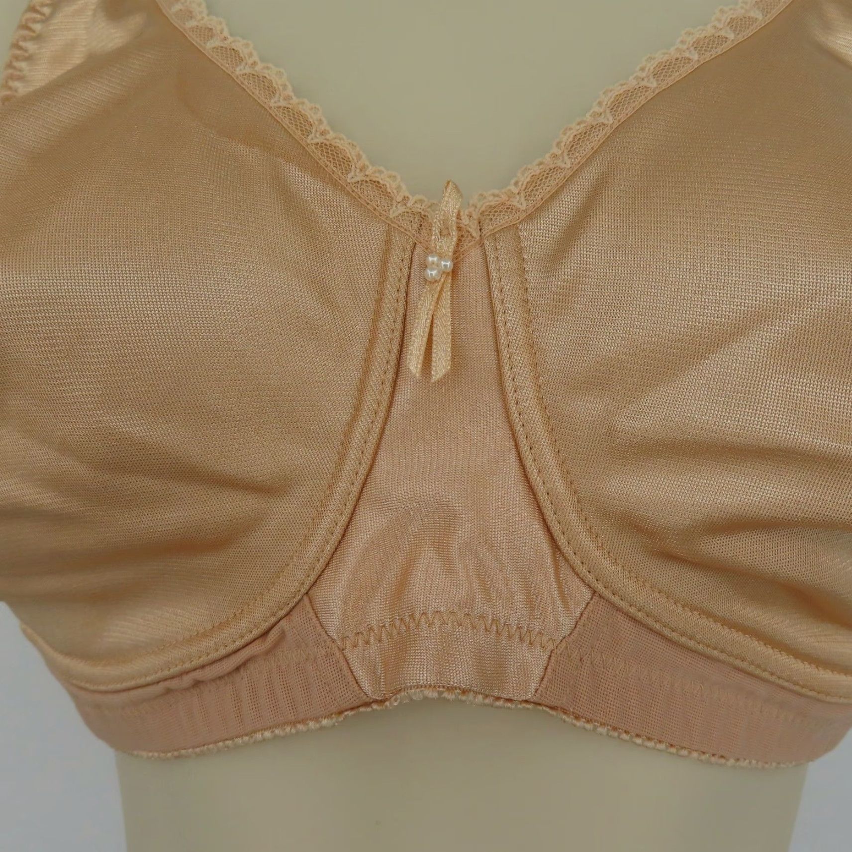 Vintage Almost U Bra 36D Beige Wireless Unlined Nylon Blend Lace Trim Women T-Shirt Bra 1060 Size ONE SIZE - 4 Thumbnail