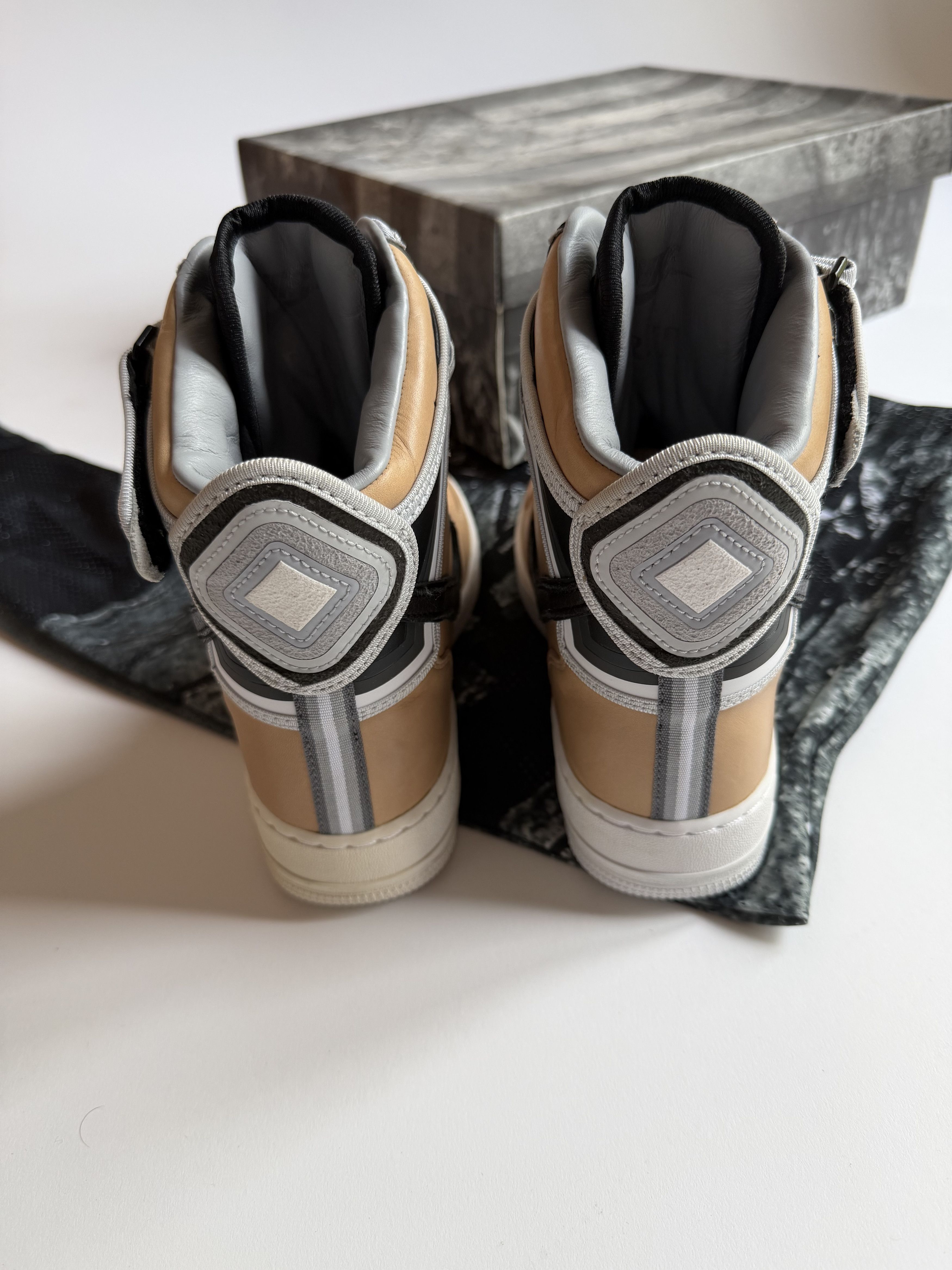Nike × Riccardo Tisci Nike x Riccardo Tisci Air Force 1 Hi Vachetta Tan Size US 6 / EU 39 - 4 Thumbnail