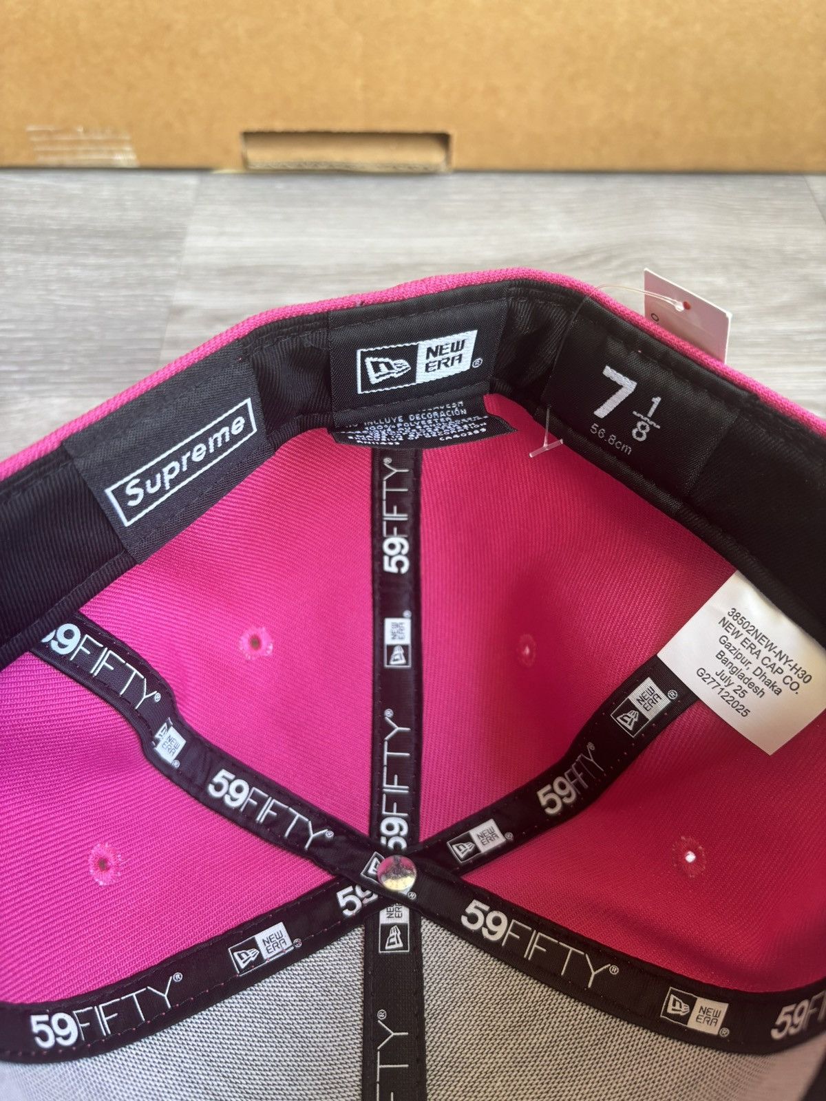 New Era × Supreme Supreme Pink Breast Cancer Box Logo New Era Fitted Size ONE SIZE - 4 Thumbnail