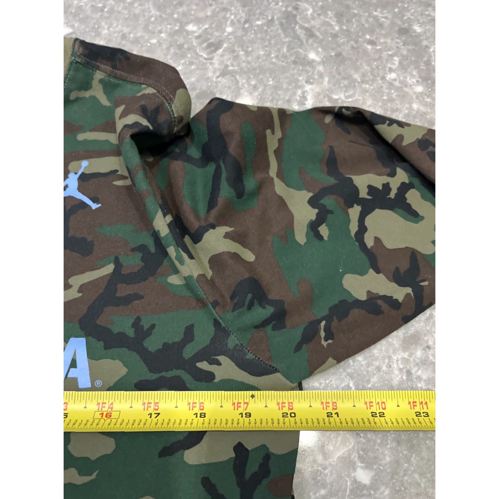 Jordan Brand Jordan Shirt Mens M Green Camo Long Sleeve Crew Neck Tee UNC Tar Heels USA Flag Nike The Nike Tee Size US M / EU 48-50 / 2 - 5 Thumbnail