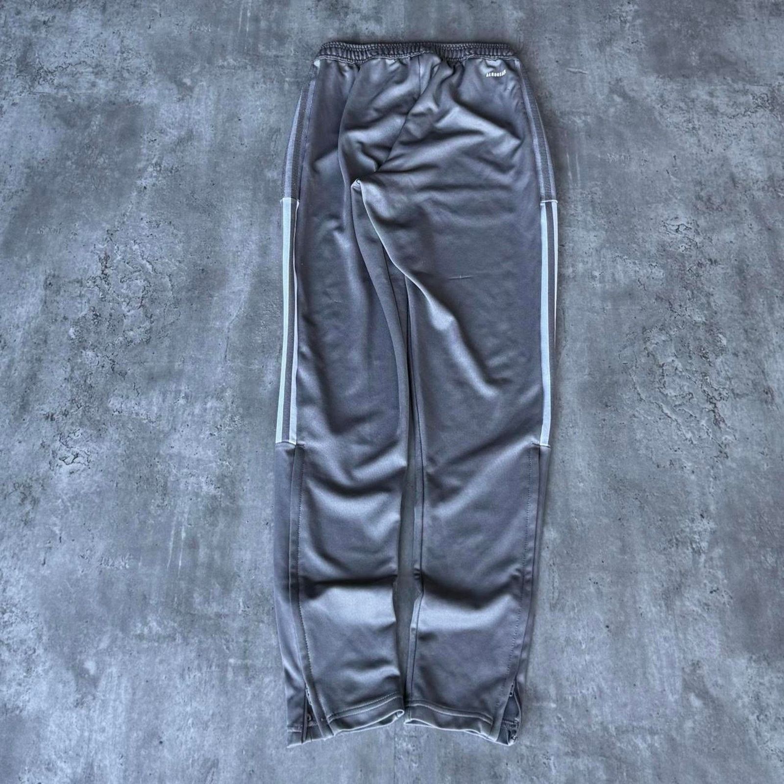 Adidas × Vintage Vintage Y2K Adidas Grey & White Three Stripes Sweatpants Size US 26 / EU 42 - 2 Thumbnail