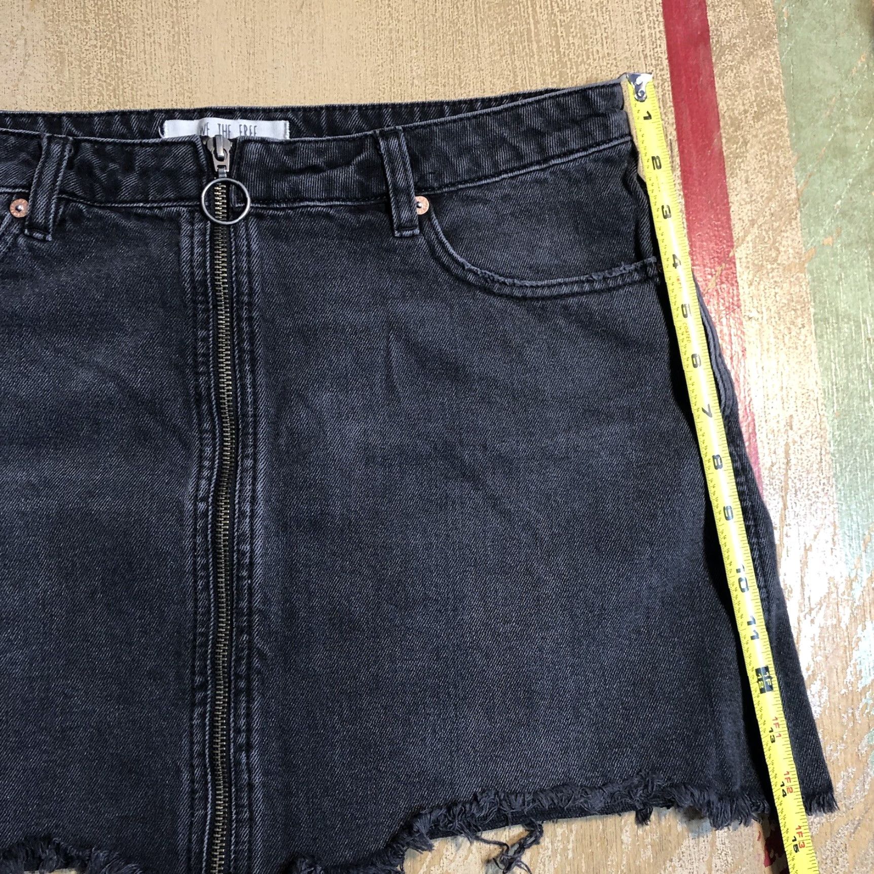 Free People VINTAGE Free People We The Free Black Denim Jean Pencil Mini Skirt Womens Size 30 Short Bohemian Festival Full Zip Size 30" / US 8 / IT 44 - 5 Thumbnail