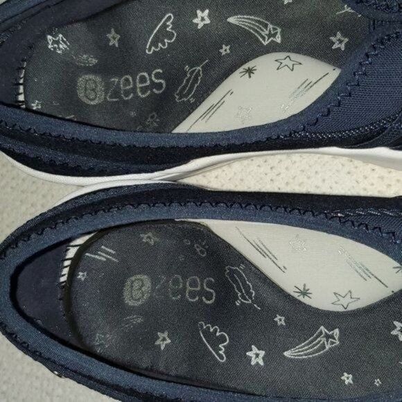 Designer Bzees Melody Sz. 6.5M Dark Navy & White Wedge Slip-ons Shoes Size US 6.5 / IT 36.5 - 8 Thumbnail