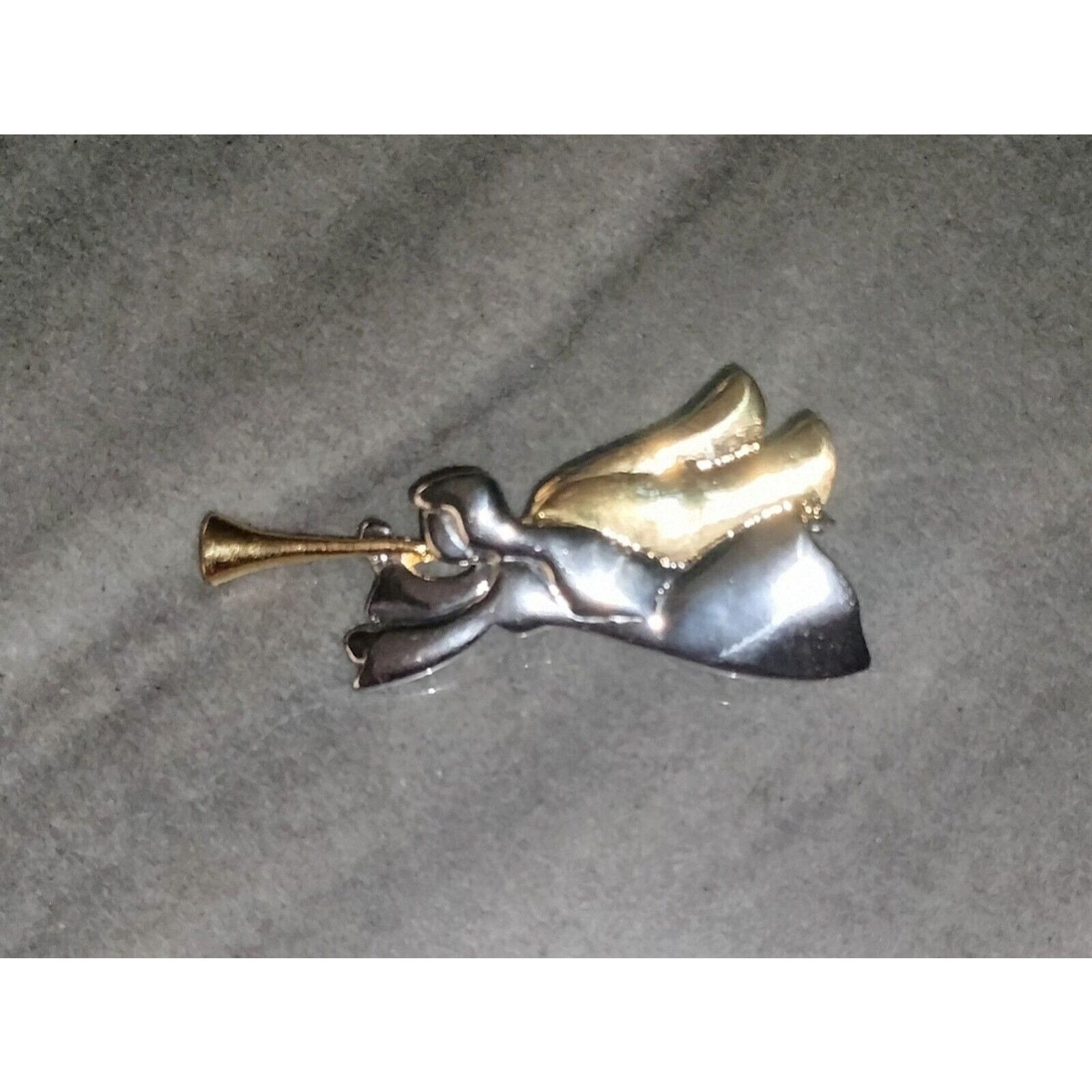 Liz Claiborne Liz Claiborne Angel Brooch Blowing Horn Silvertone Metal Pin Size ONE SIZE - 18 Thumbnail