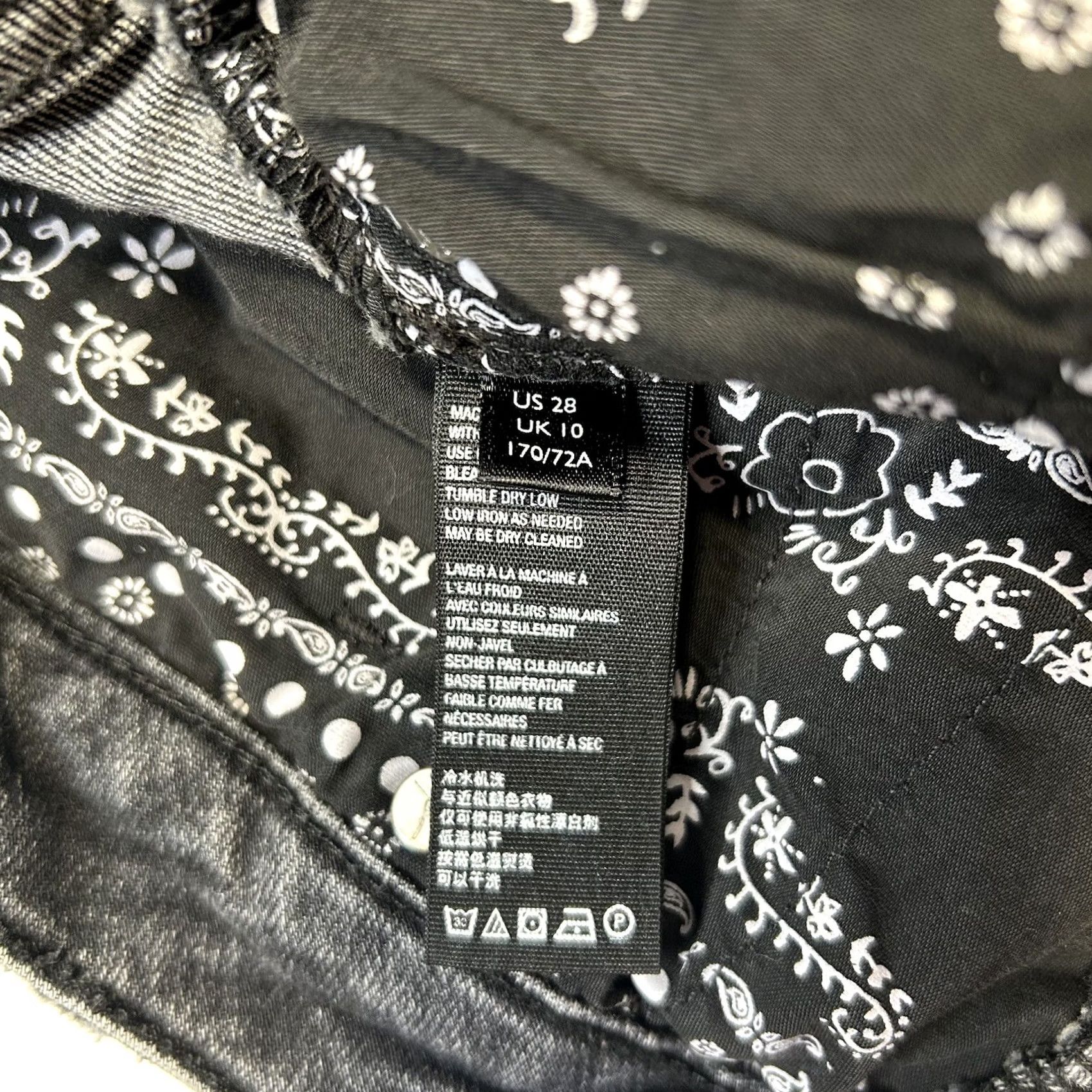 Vintage VINTAGE WE THE FREE Distressed High Rise Cut-Off Jean Shorts 28 Black Size 28" / US 6 / IT 42 - 5 Thumbnail