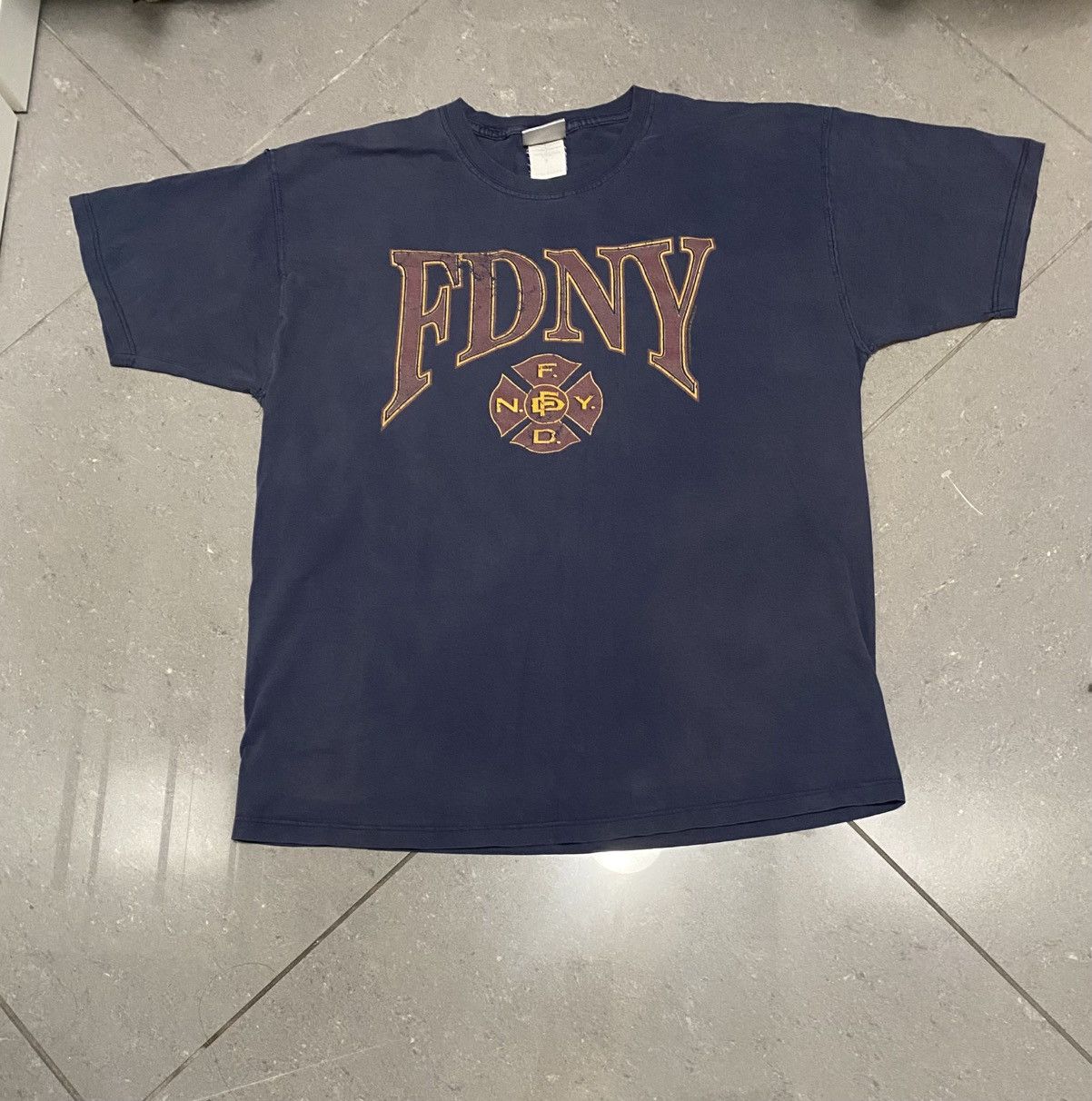 Vintage Vintage FDNY faded tee Size US L / EU 52-54 / 3 - 1 Thumbnail