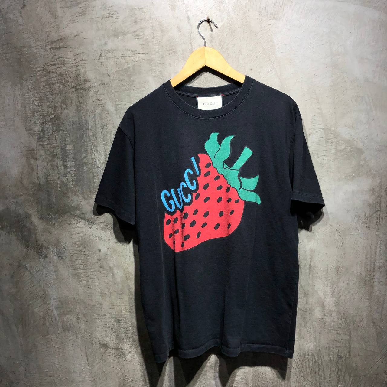 Gucci Gucci ''Strawberry'' t-shirt | Grailed