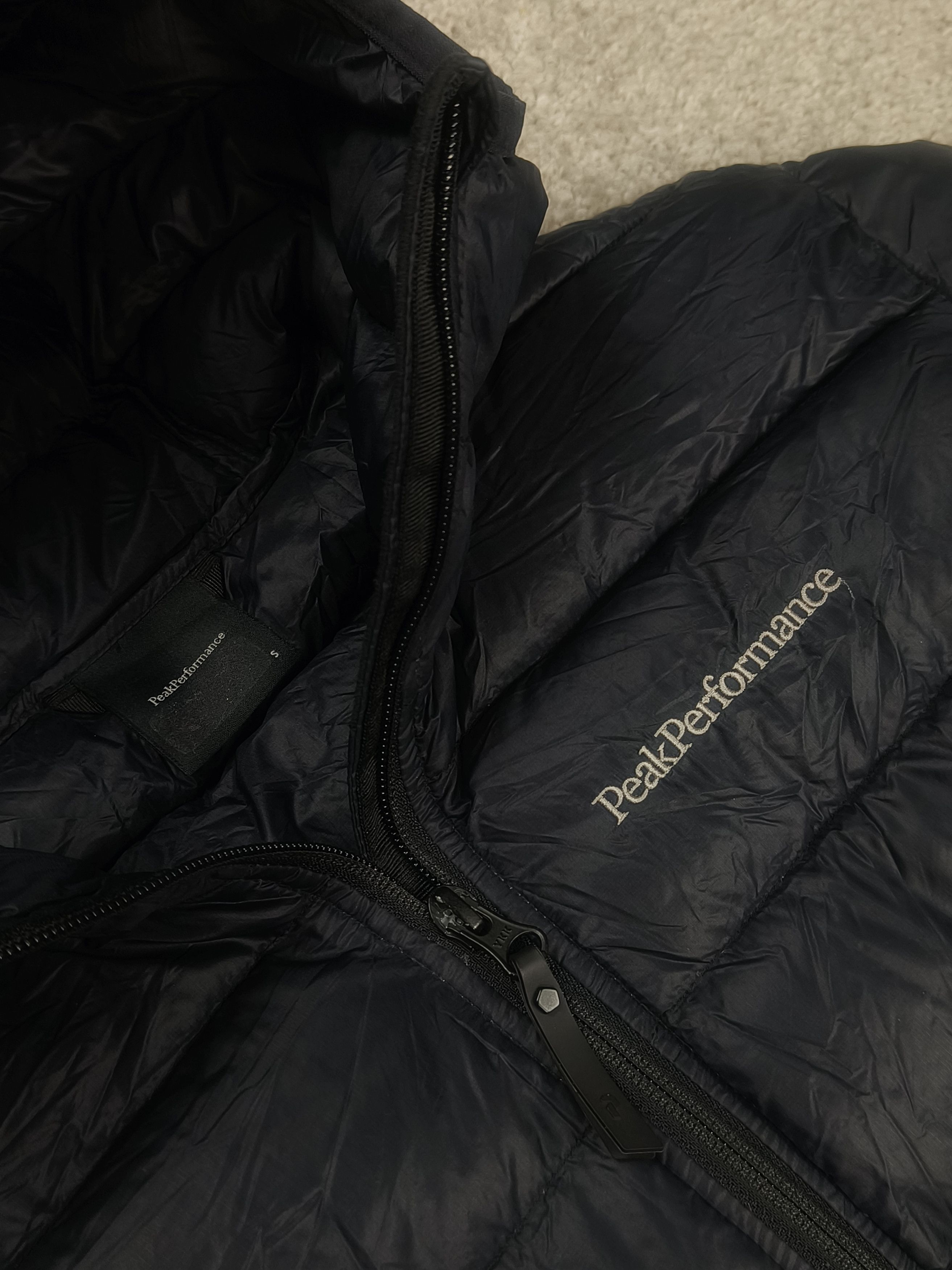 Peak Performance Peak Performance Down Liner Hood Mens Outdoor Puffer Jacket Size US S / EU 44-46 / 1 - 2 Thumbnail