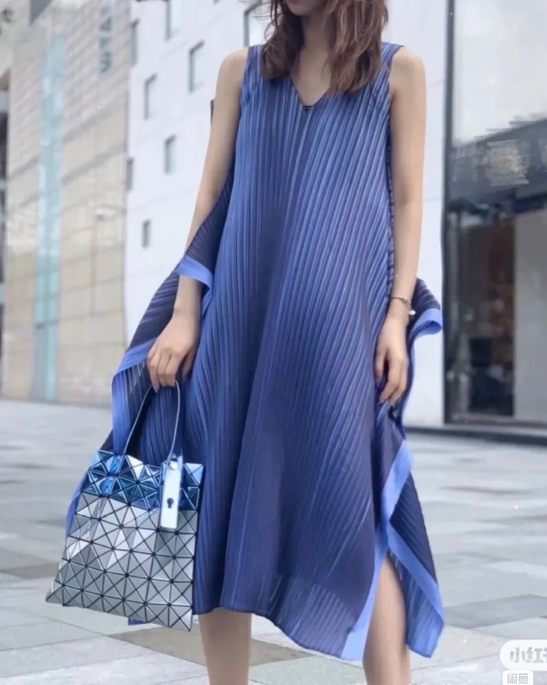 Issey Miyake Issey Miyake size:3 Blue sleeveless horizontal stripe dres Size S / US 4 / IT 40 - 2 Thumbnail