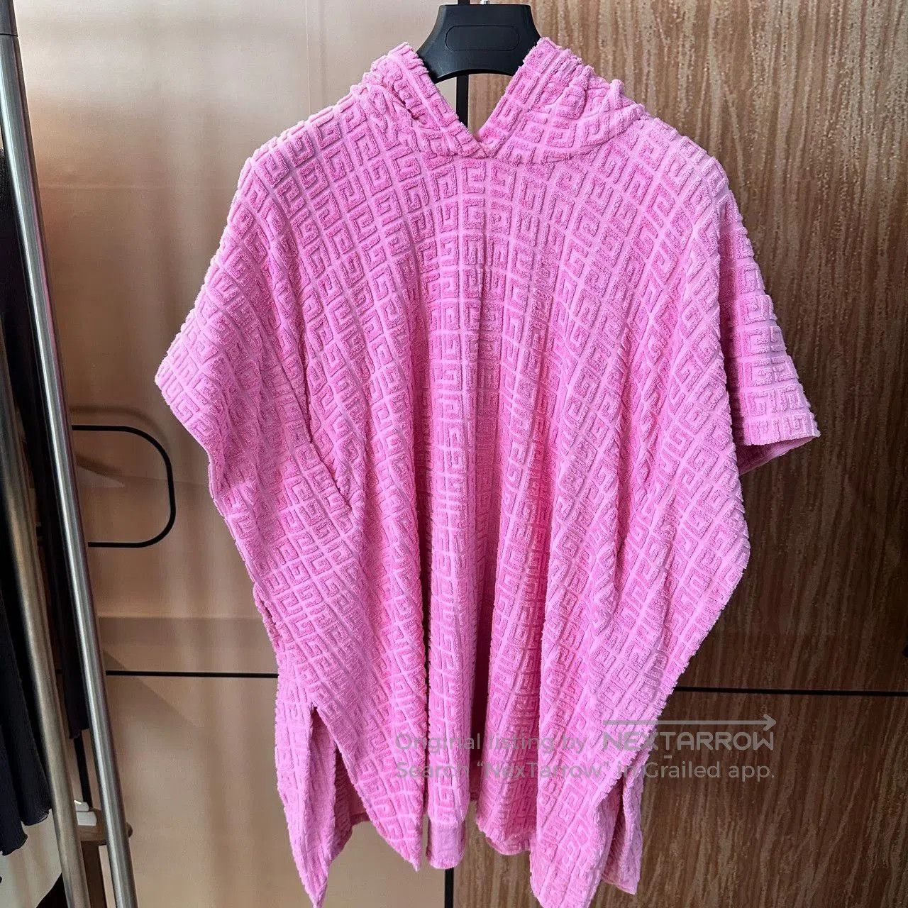 Givenchy Givenchy Pink Towel Print Cape Top. Size M / US 6-8 / IT 42-44 - 1 Thumbnail