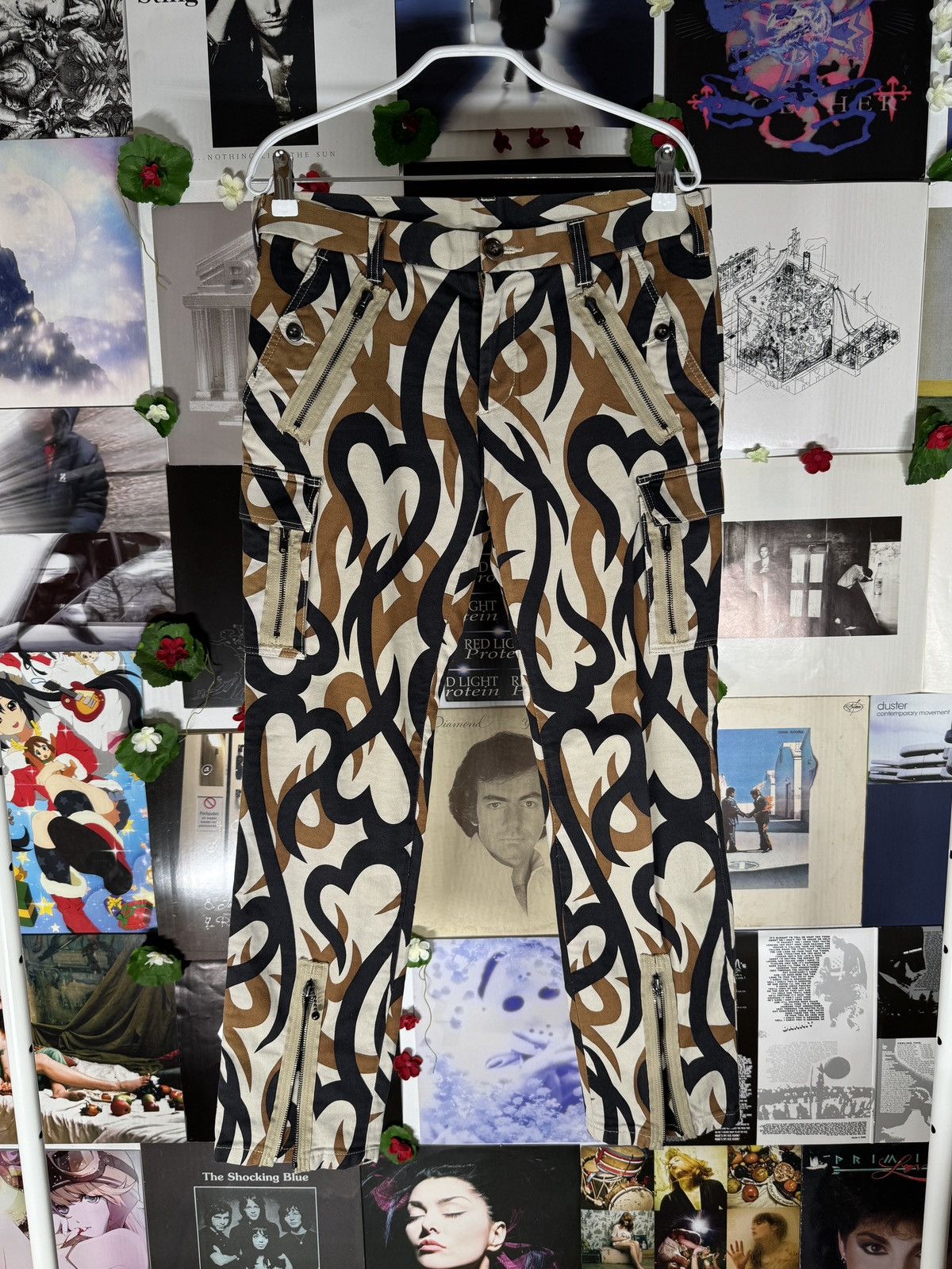 Number (N)ine AW04 "Give Peace A Chance" Tribal Hearts Camo Cargo Pants Size US 31 - 1 Thumbnail