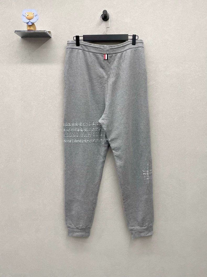 Thom Browne Thom Browne size3 Gray embroidered shorts Size US 28 / EU 44 - 2 Thumbnail