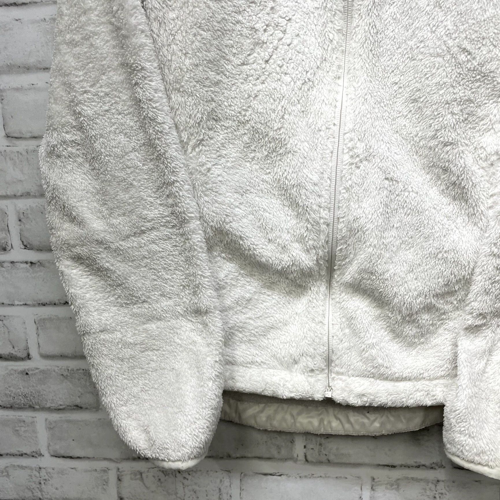 The North Face The North Face Jacket Womens M White 100% polyester Zip-up Casual Basic Womens M White The North Face 100% polyester Zip-up jacket Womens Size M Size M / US 6-8 / IT 42-44 - 3 Thumbnail