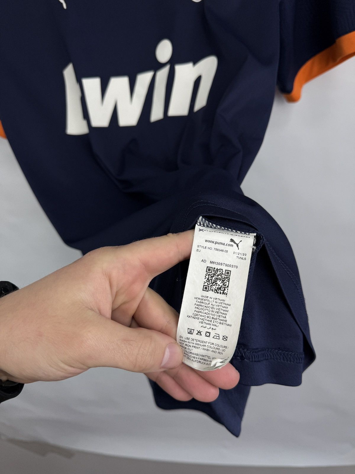 Puma 🇪🇸 2019 Valencia CF Puma Bwin Training Soccer Jersey Rare Size US S / EU 44-46 / 1 - 7 Thumbnail