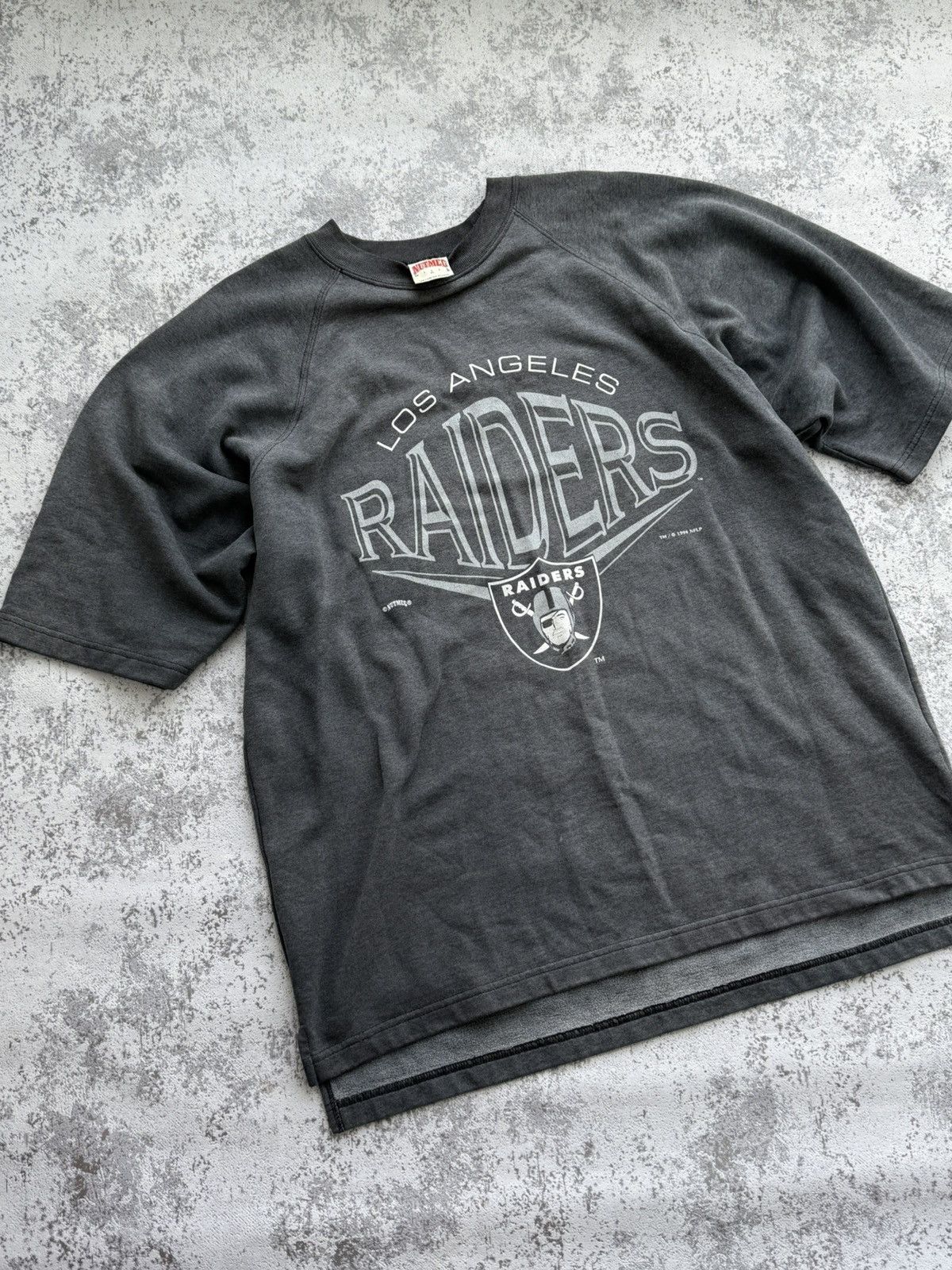 NFL × Nutmeg × Vintage Vintage 1994 Los Angeles Raiders Nutmeg Sweatshirt Shirt Size US XL / EU 56 / 4 - 1 Thumbnail