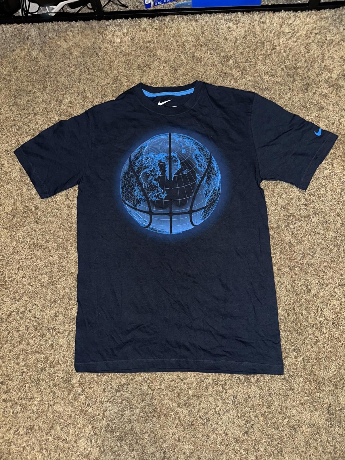 Nike Rare Vintage Nike Men’s Blue Earth Basketball Sphere T-Shirt Size US M / EU 48-50 / 2 - 1 Thumbnail